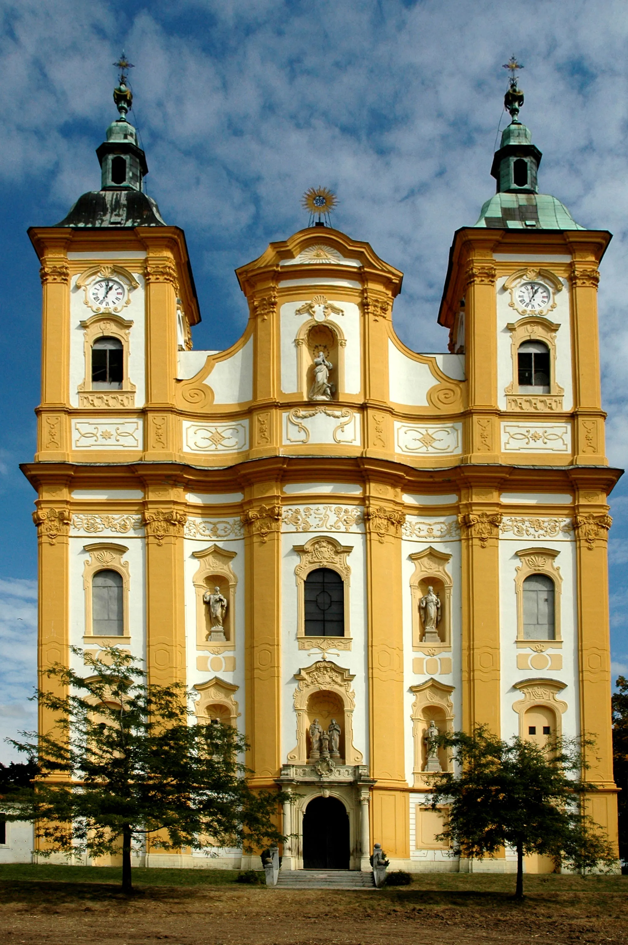 Photo showing: Kostel byl postaven v letech 1734 -1756 a svou délkou 60 metrů, šířkou 29 metrů, výškou lodi 30 metrů patří k nejvštím na moravské Hané.