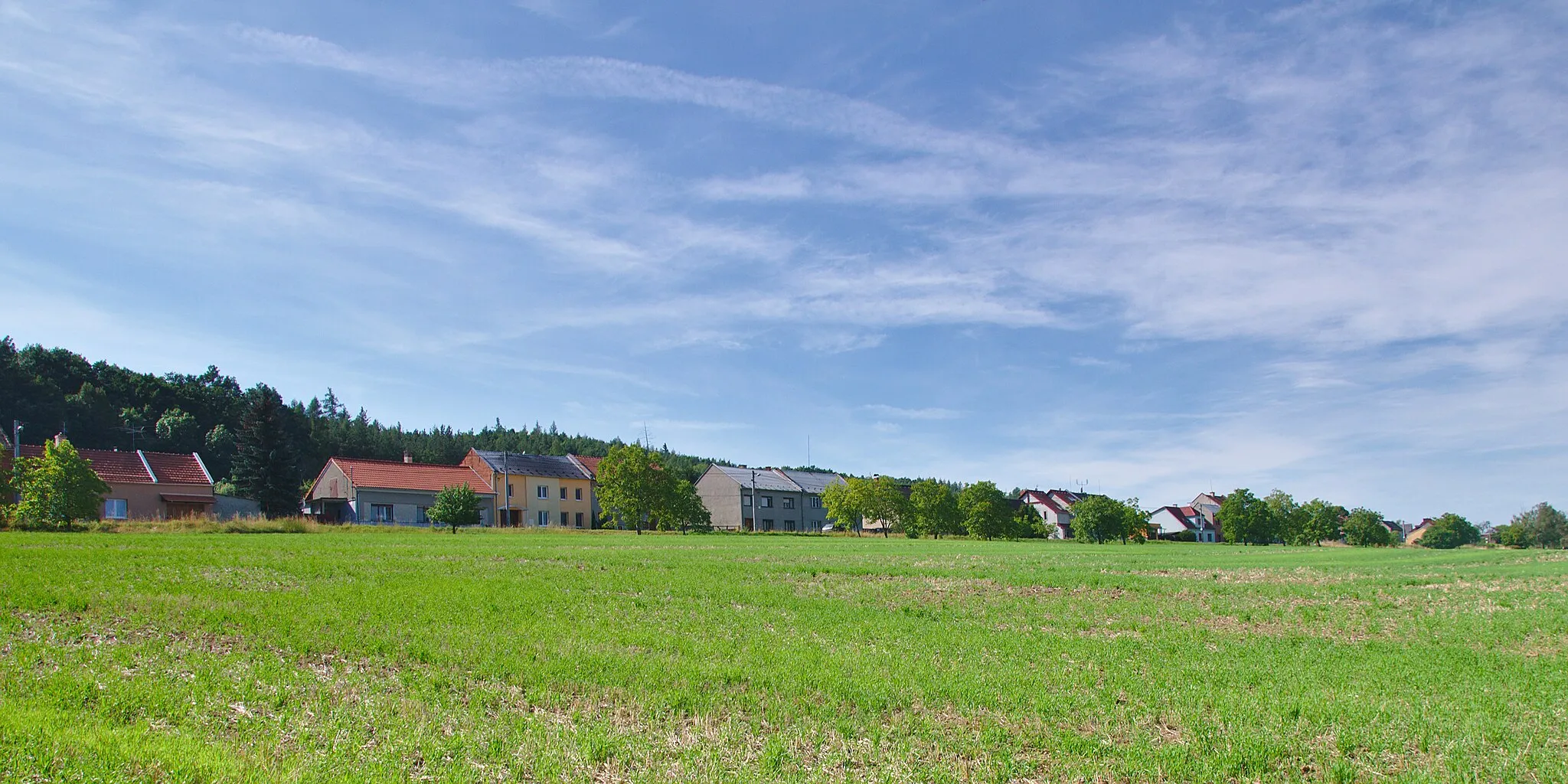 Photo showing: Pohled na obec od severu, Lhota pod Kosířem, Drahanovice, okres Olomouc