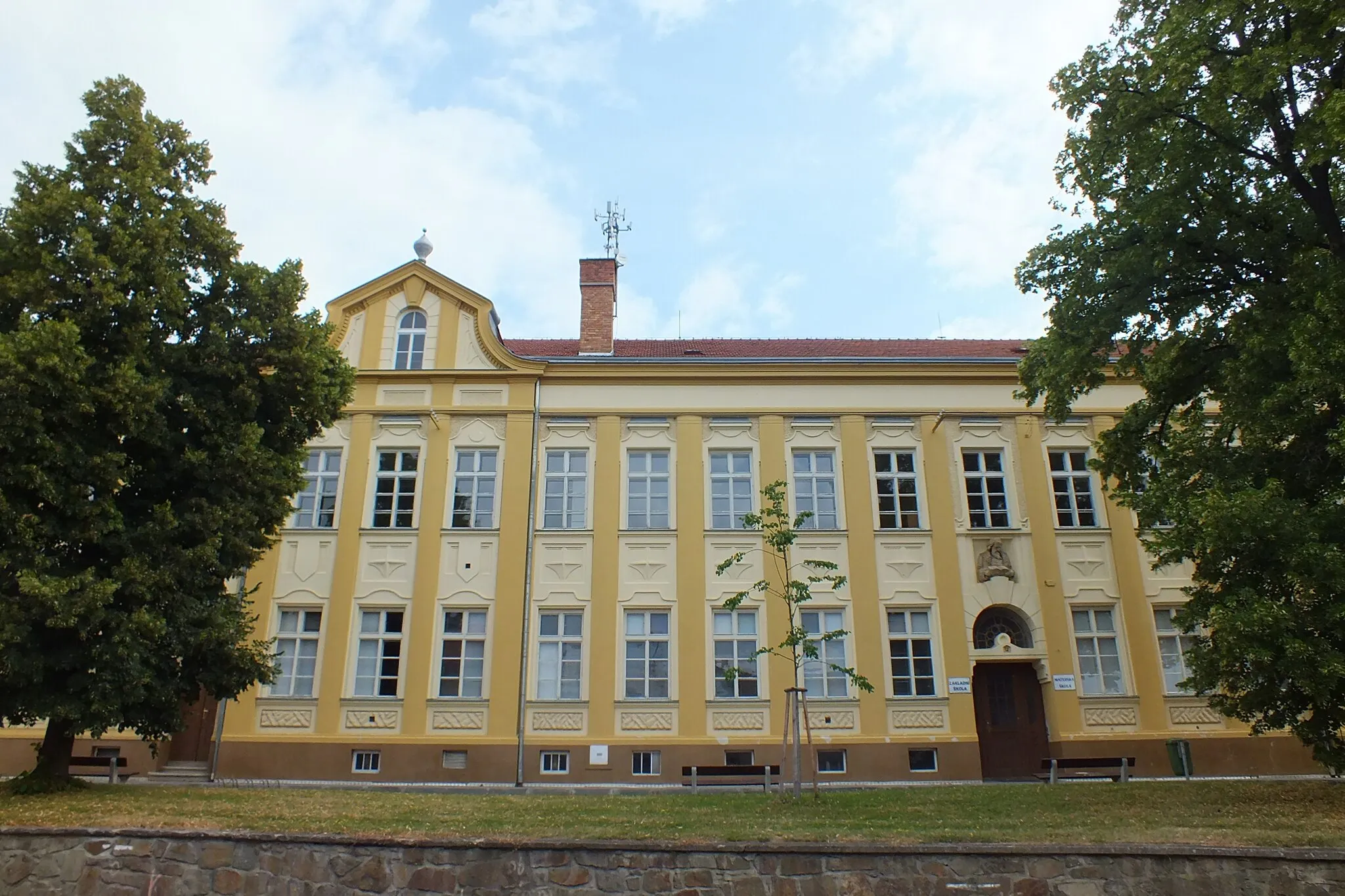 Photo showing: Former school in Čelechovice na Hané, the Czech Republic.