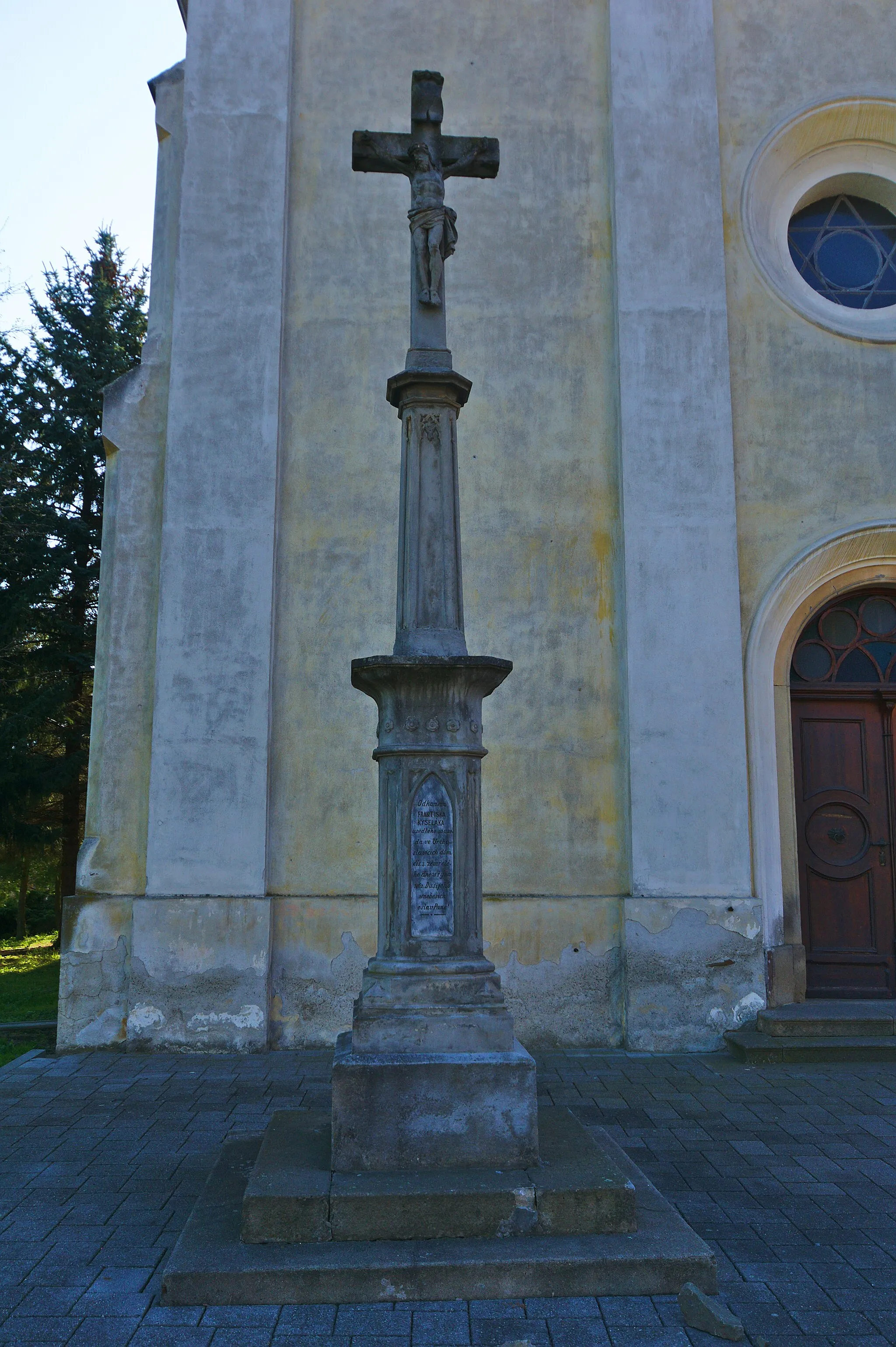 Photo showing: Kříž před kostelem, Vrchoslavice, okres Prostějov