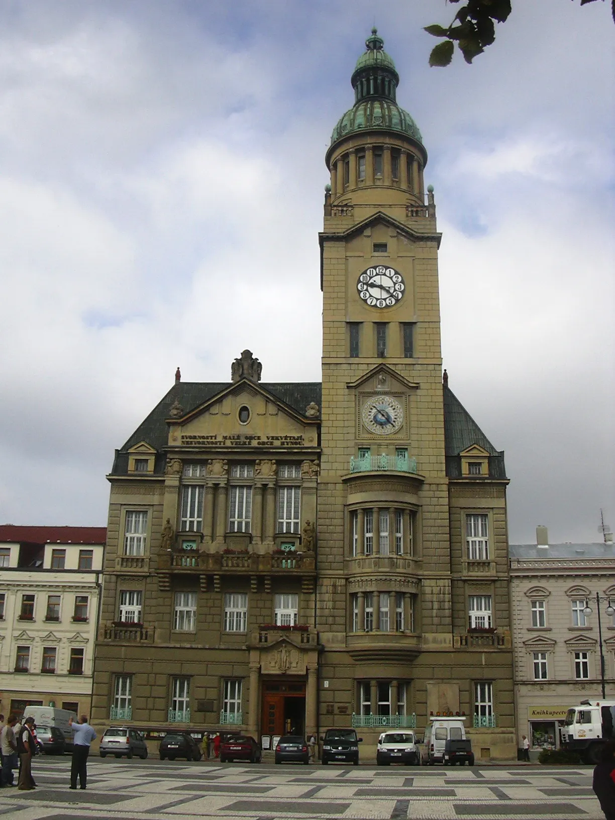 Photo showing: New town hall with astronomical clock in Prostějov