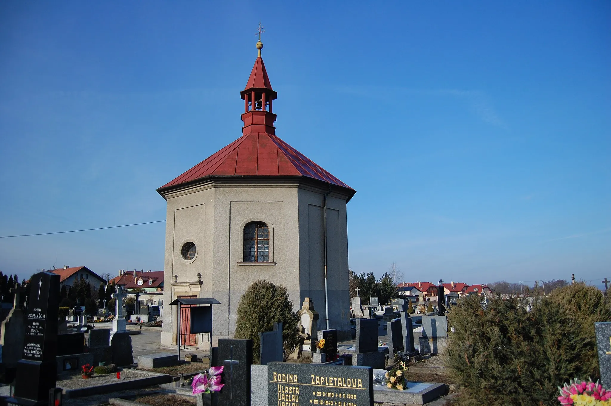 Photo showing: Kaple na hřbitově - boční pohled, Kralice na Hané, okres Prostějov
