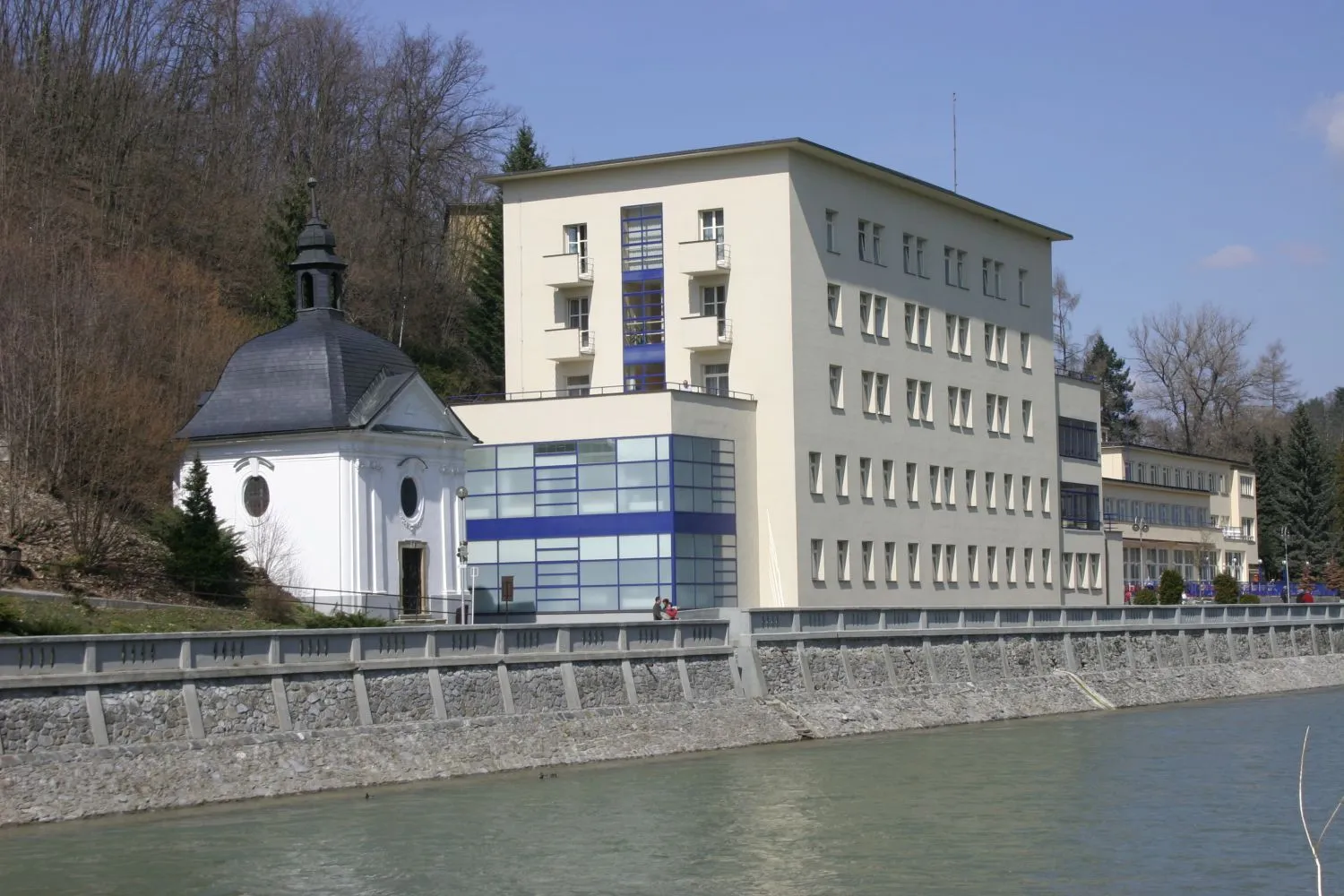 Photo showing: Teplice nad Bečvou, spa building with hotel and restaurant Bečva - Teplice nad Bečvou, lázeňská budova s hotelem a restaurací Bečva