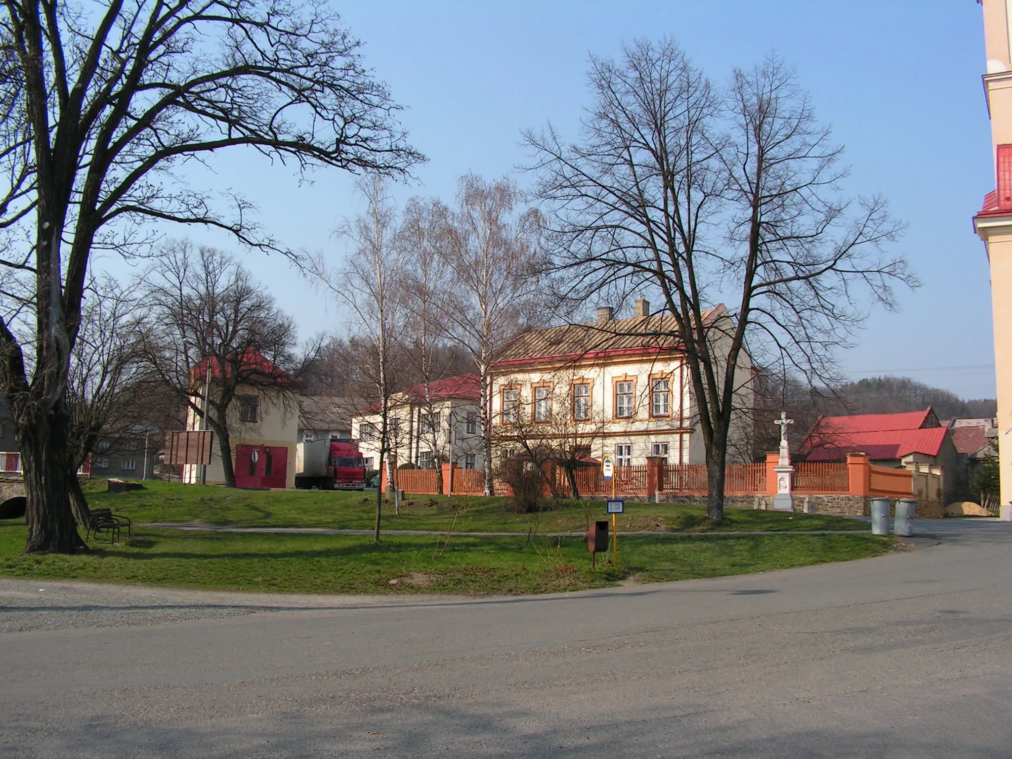 Photo showing: Dolní Újezd, Přerov District, Czech Republic. Village square.