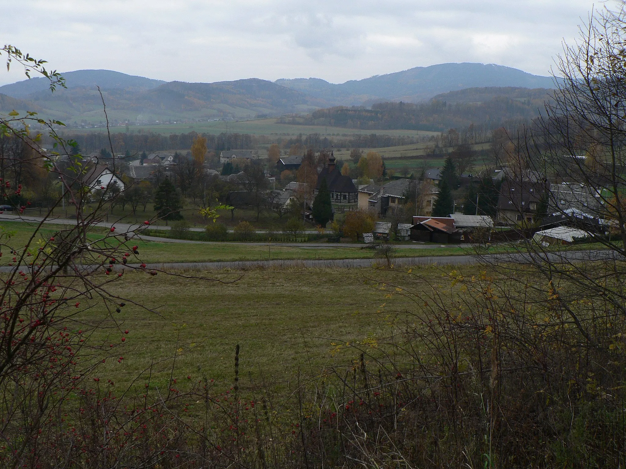 Photo showing: Pohled na centrum Maršíkova s dřevěným kostelem sv. Michala