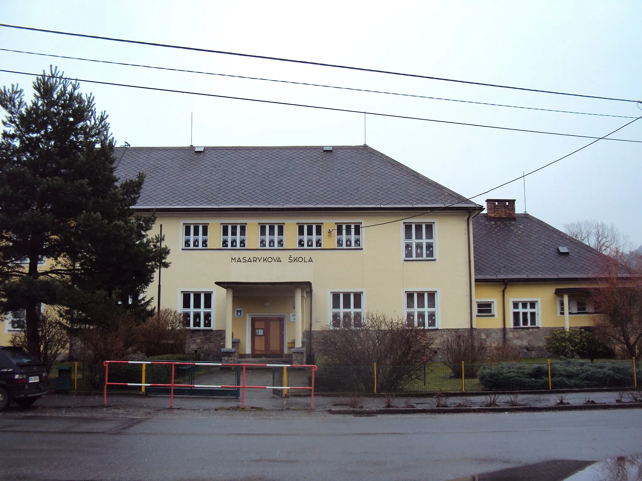 Photo showing: Bohutín škola