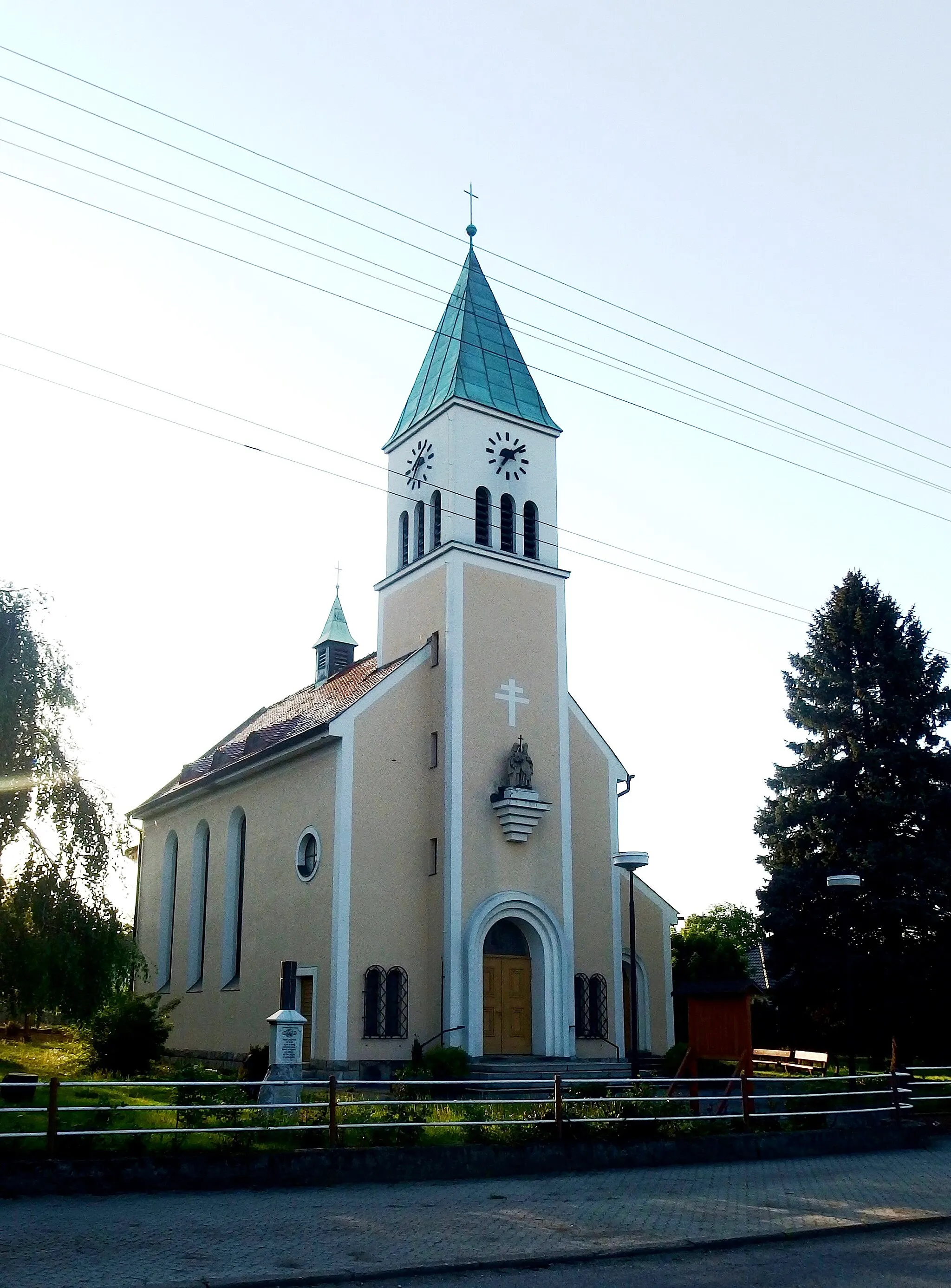 Photo showing: Závišice, Nový Jičín District, Czech Republic. Church of Saints Cyril and Methodius.