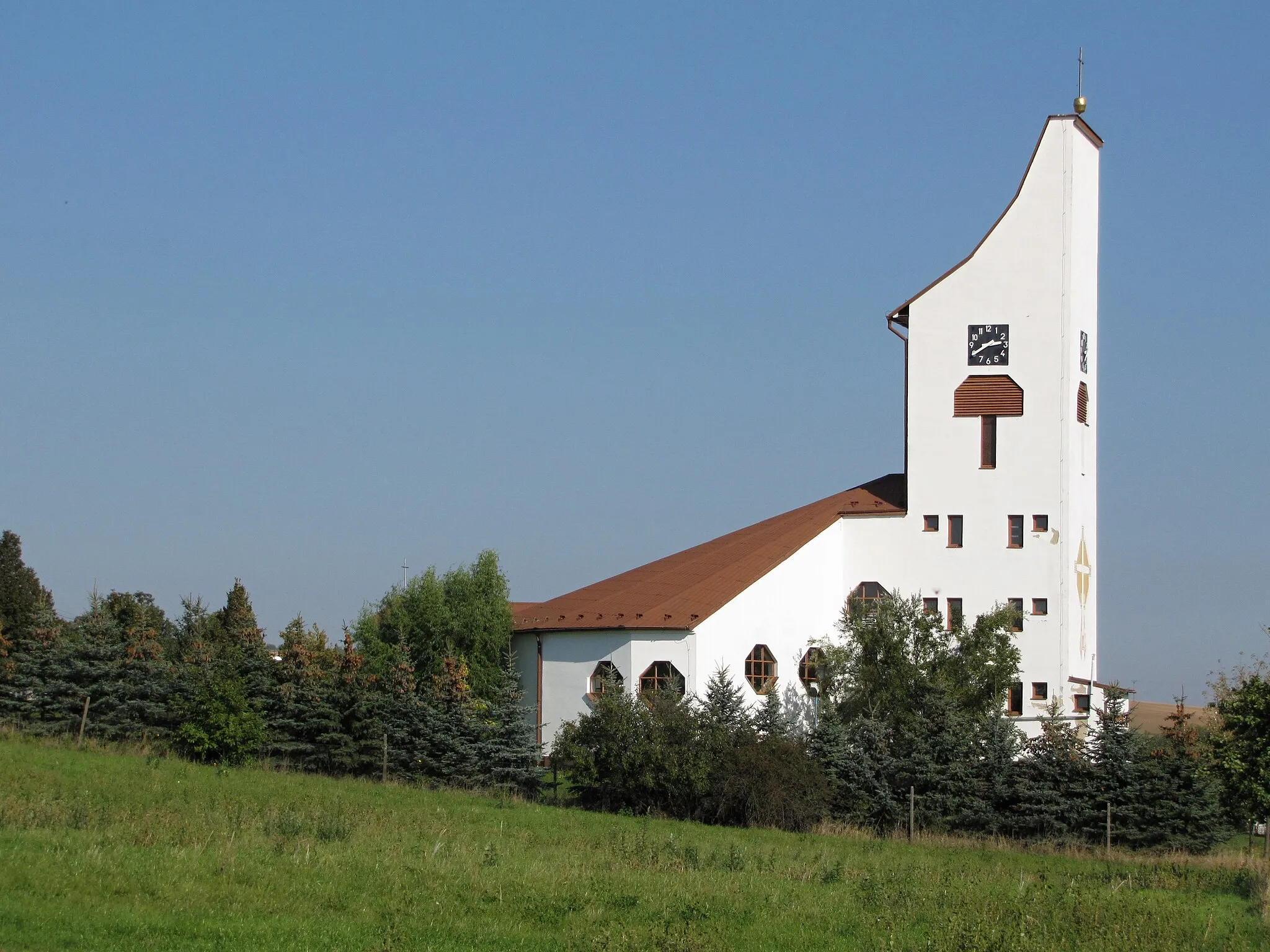 Photo showing: Kostel sv. Jana Nepomuckého v Žádovicích z roku 1996