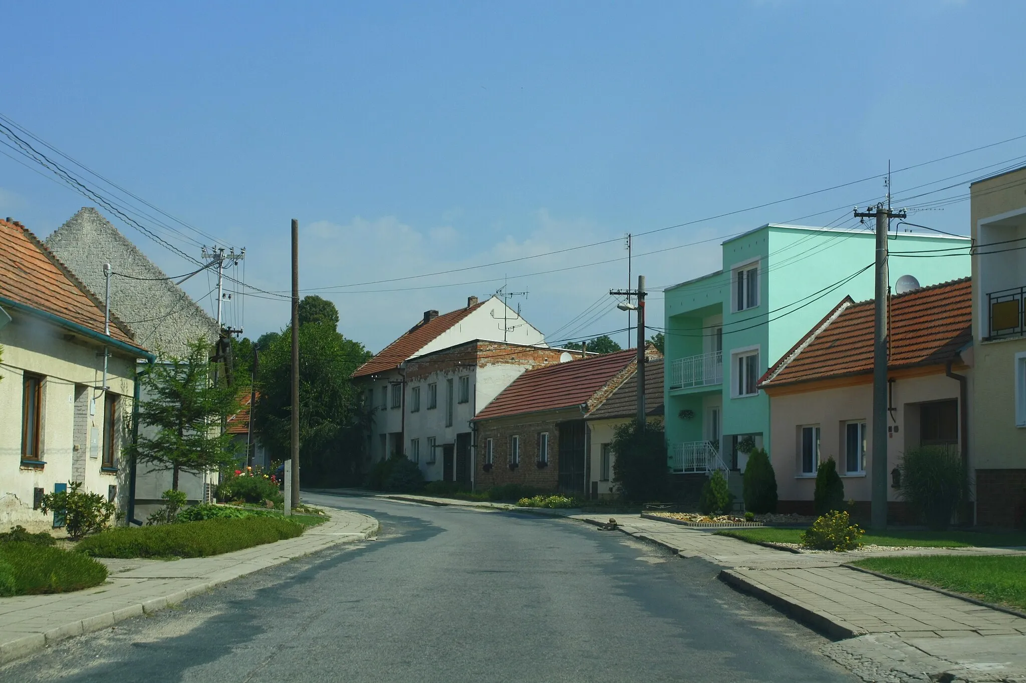 Photo showing: Žádovice, Hodonín district, Czech Republic - street connecting the upper and the lower part of the village