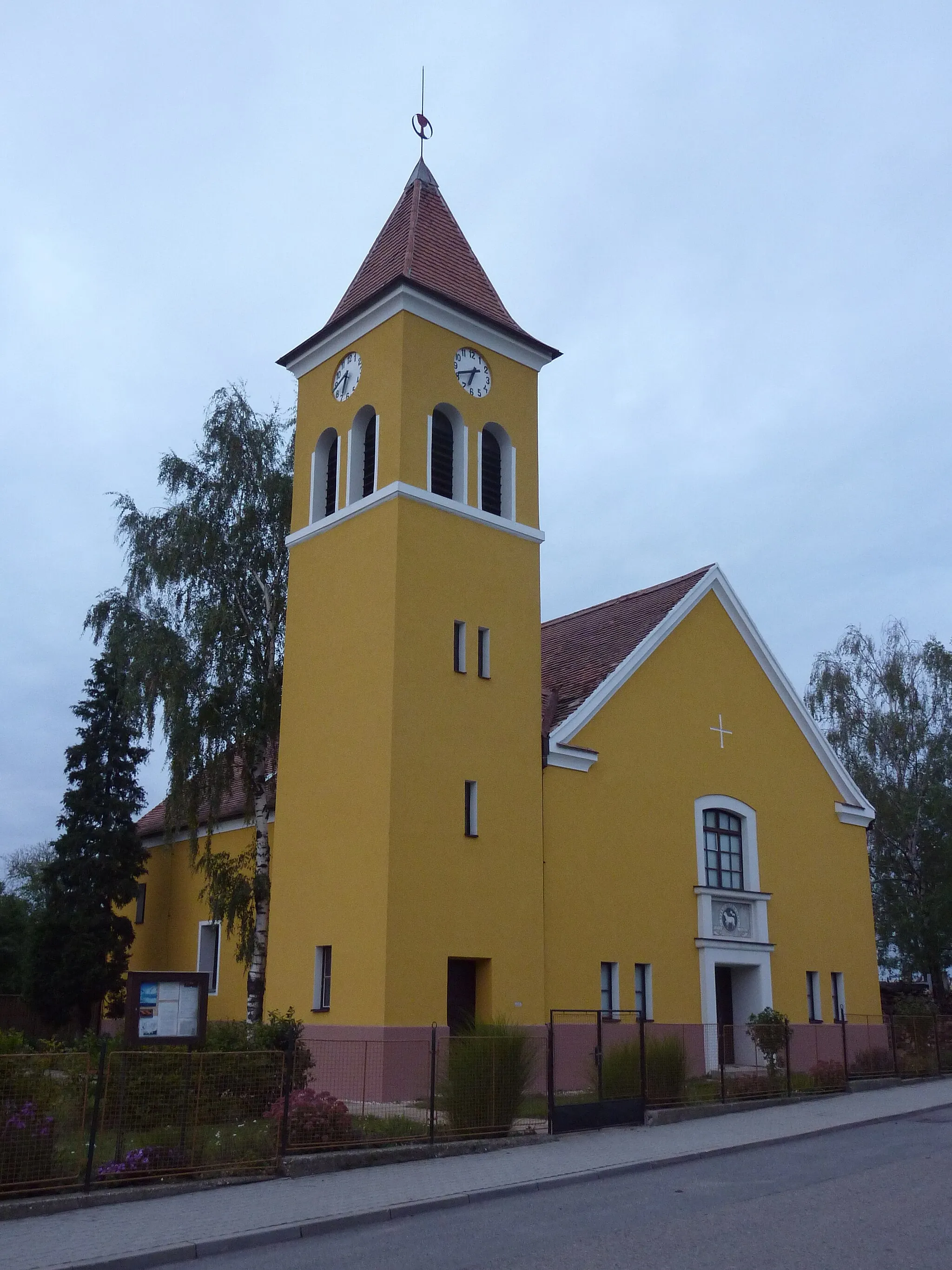 Photo showing: Hrubá Vrbka, kostel Českobratrské církve evangelické