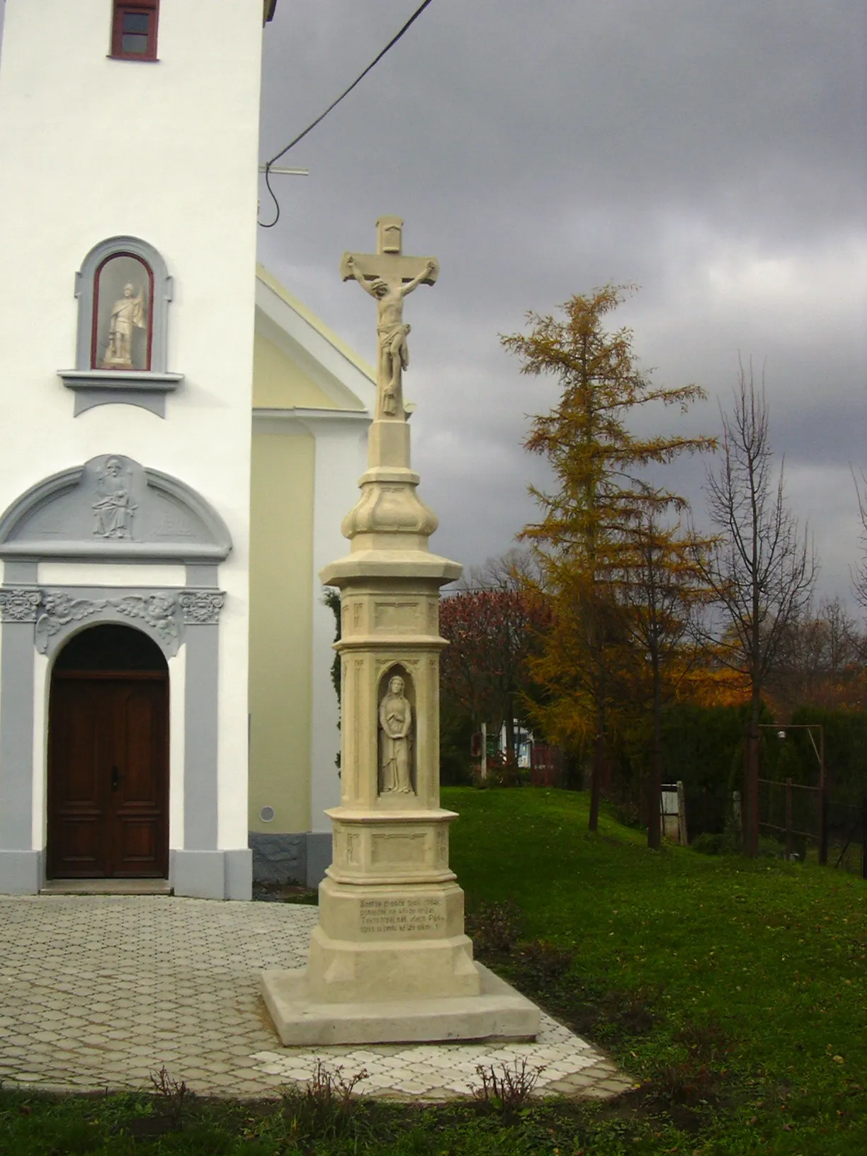 Photo showing: Kamenný kříž před kaplí v Nosálovicích z roku 1896(Vyškov- Czech republic)