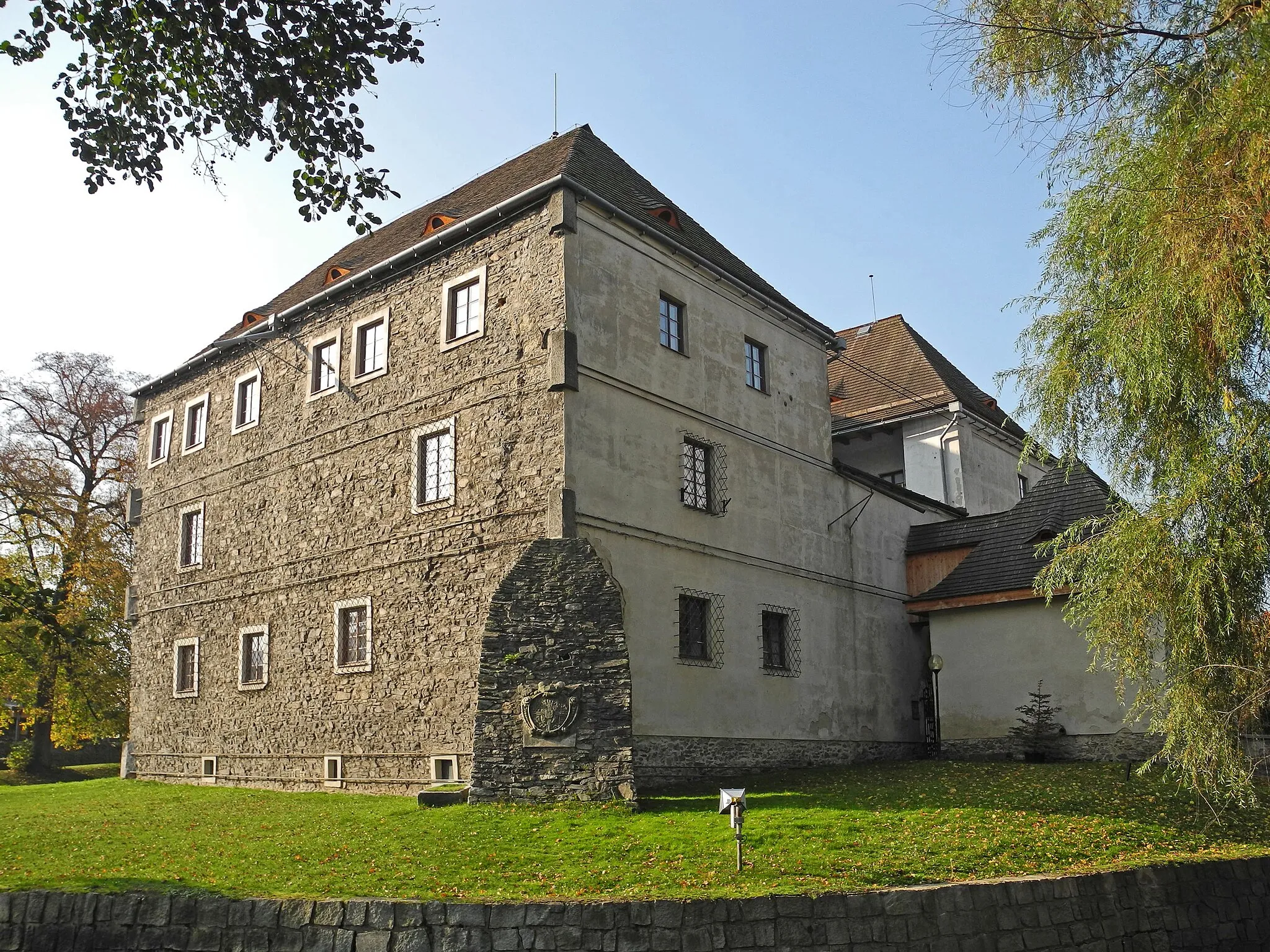 Photo showing: Ehem. Wasserburg in Freiwaldau (Jeseník) im Altvatergebirge