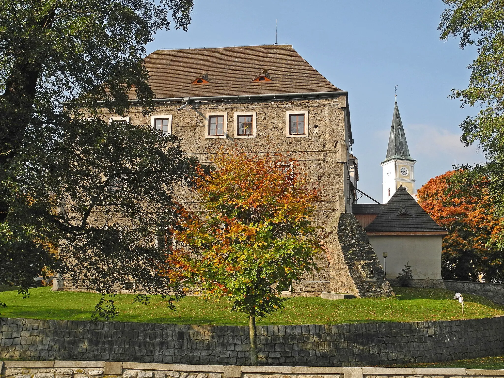 Photo showing: Ehem. Wasserburg in Freiwaldau (Jeseník) im Altvatergebirge