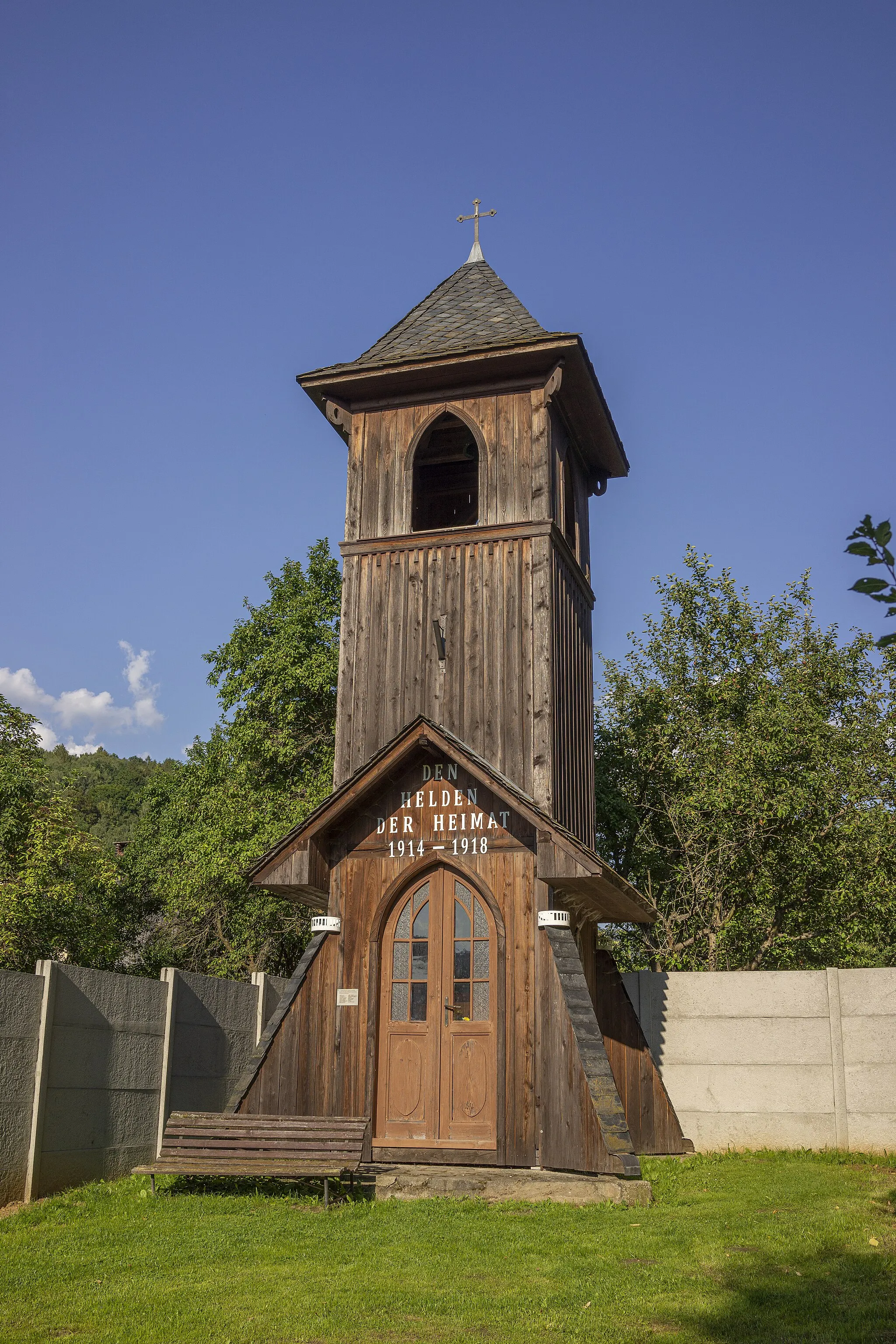 Photo showing: Wooden belltower in Rudoltice u Sobotina, Sumperk District, Czech Republic