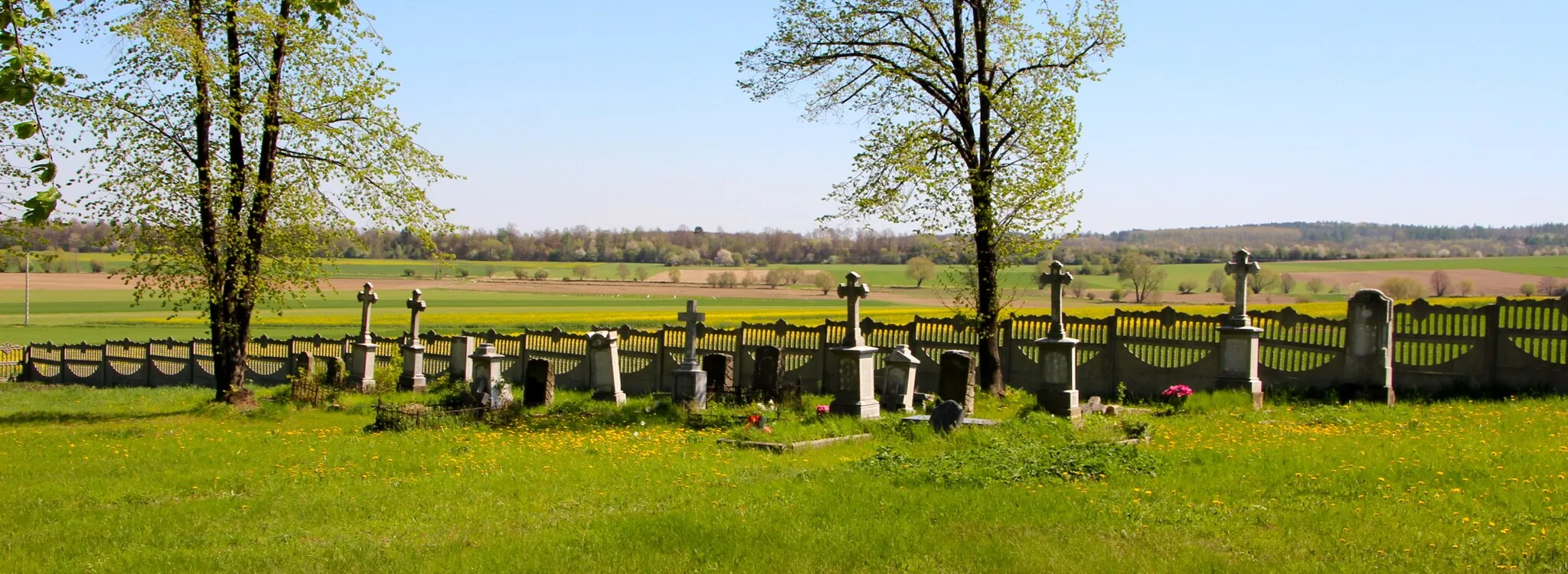Photo showing: Cmentarz w Dobieszowie - wieś w Polsce położona w województwie opolskim, w powiecie głubczyckim, w gminie Głubczyce.