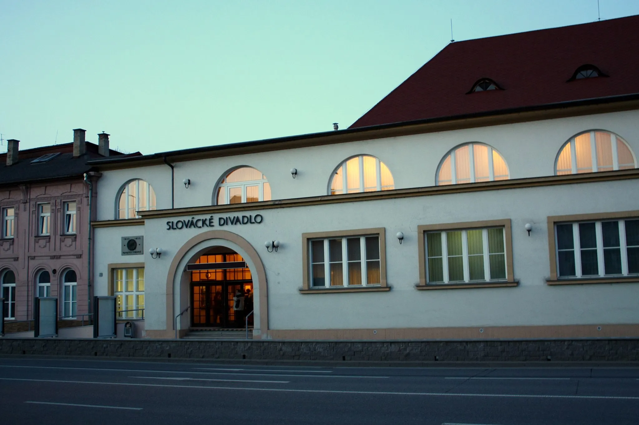 Photo showing: Slovácké divadlo v Uherském Hradišti, dnešní sídlo v bývalé budově sokolovny