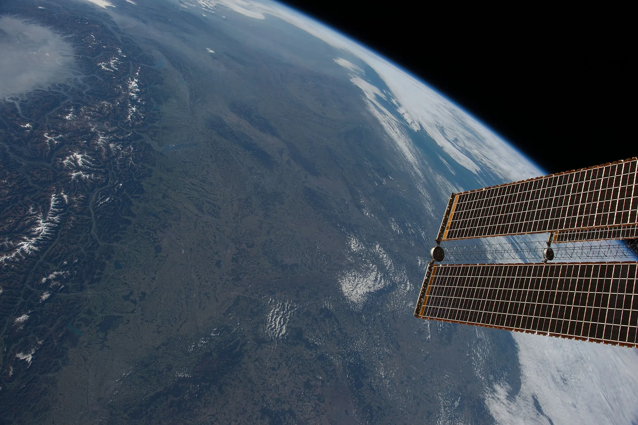 Photo showing: View of Earth taken during ISS Expedition 53.