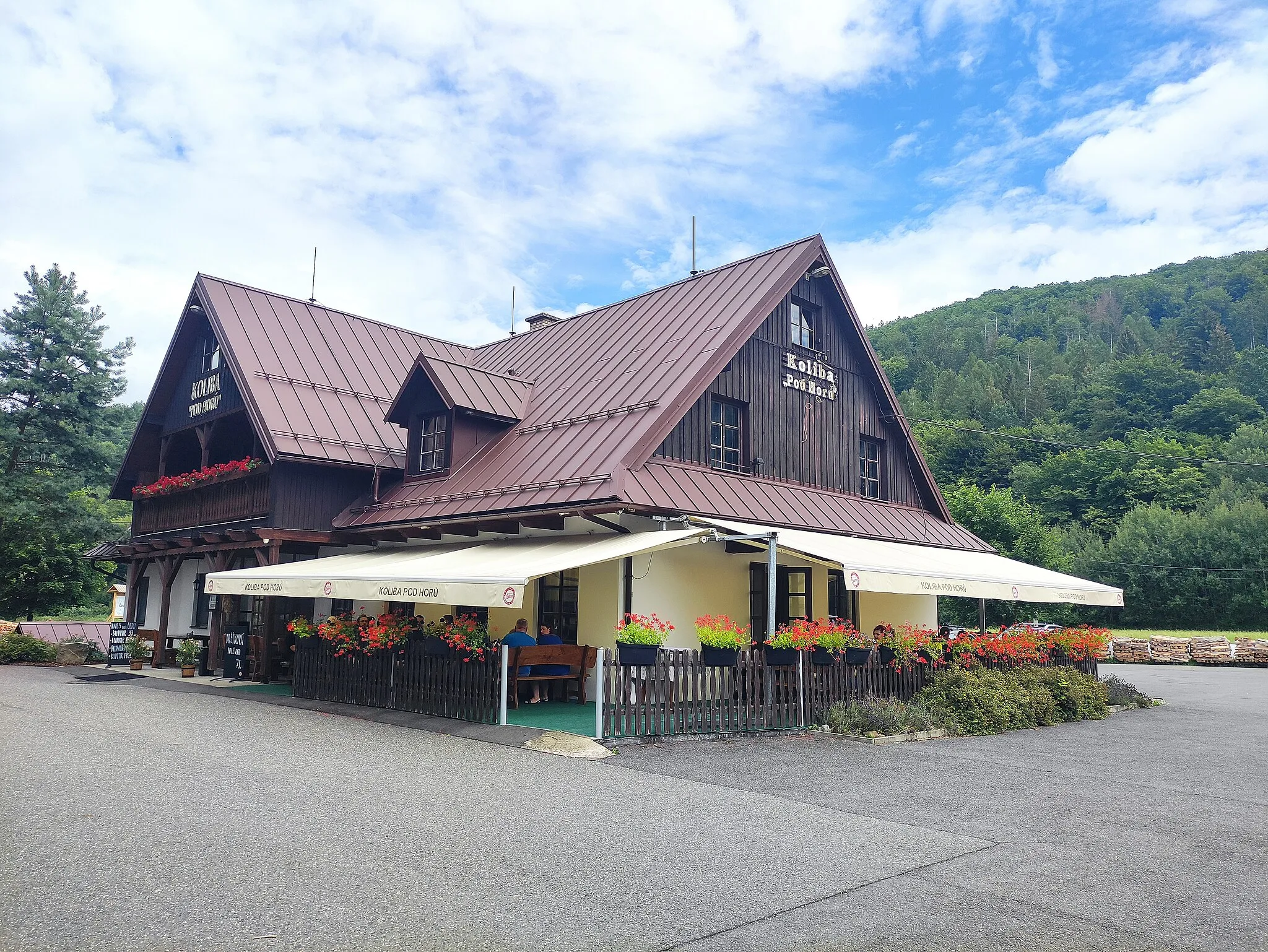 Photo showing: Restaurace a hotel Koliba pod horů, Dolní Bečva, okres Vsetín, Zlínský kraj, Česká republika