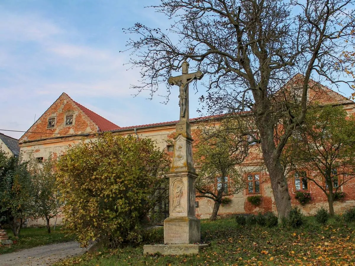 Photo showing: Wayside cross in Pavlov in Šumperk District – entry no. 17841.