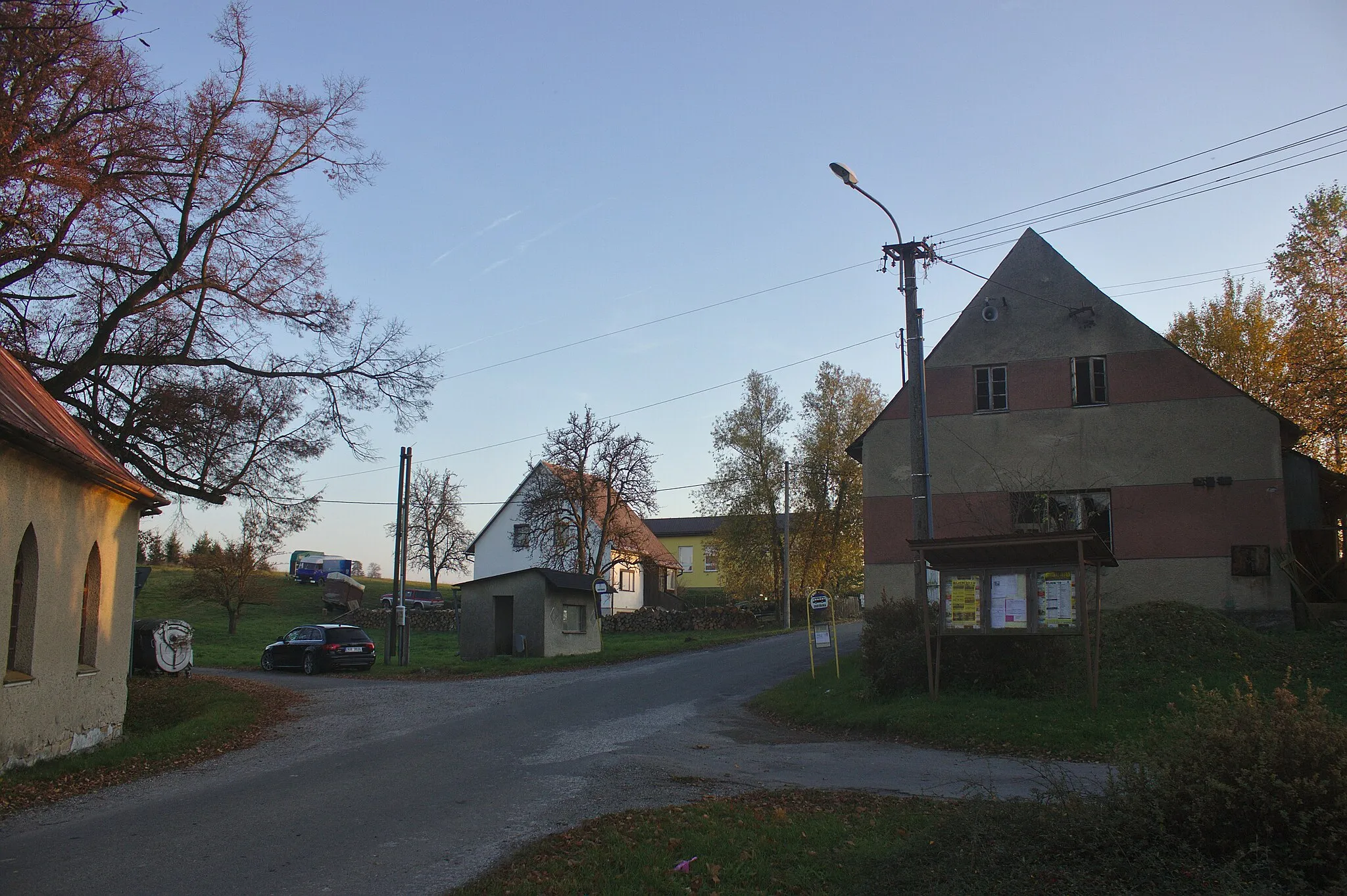 Photo showing: Hlavní silnice ve vesnici Křižanov v Olomouckém kraji