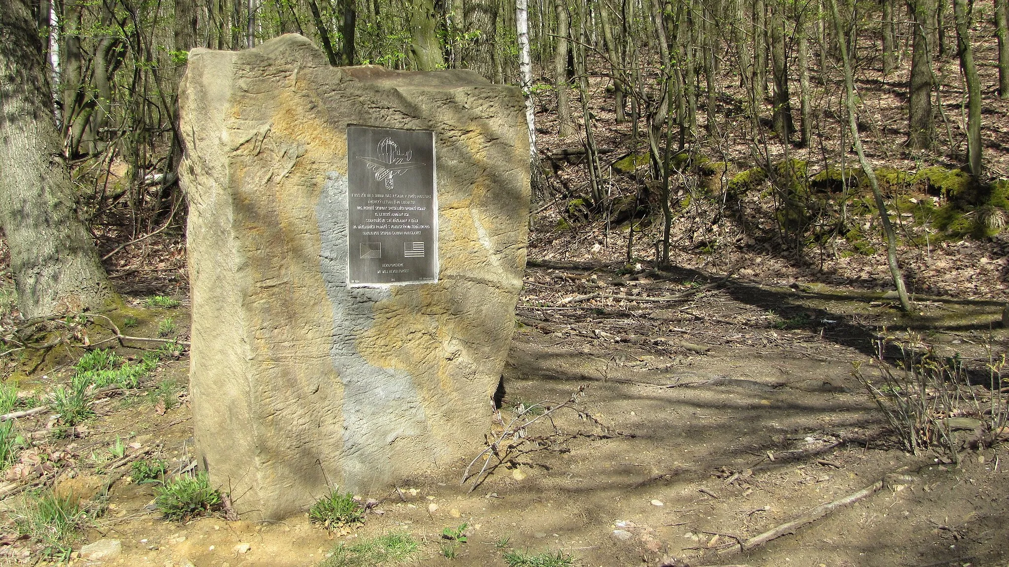 Photo showing: Pomník odbojové skupiny Carbon v Bohuslavicích u Kyjova odhalený 27. října 2015