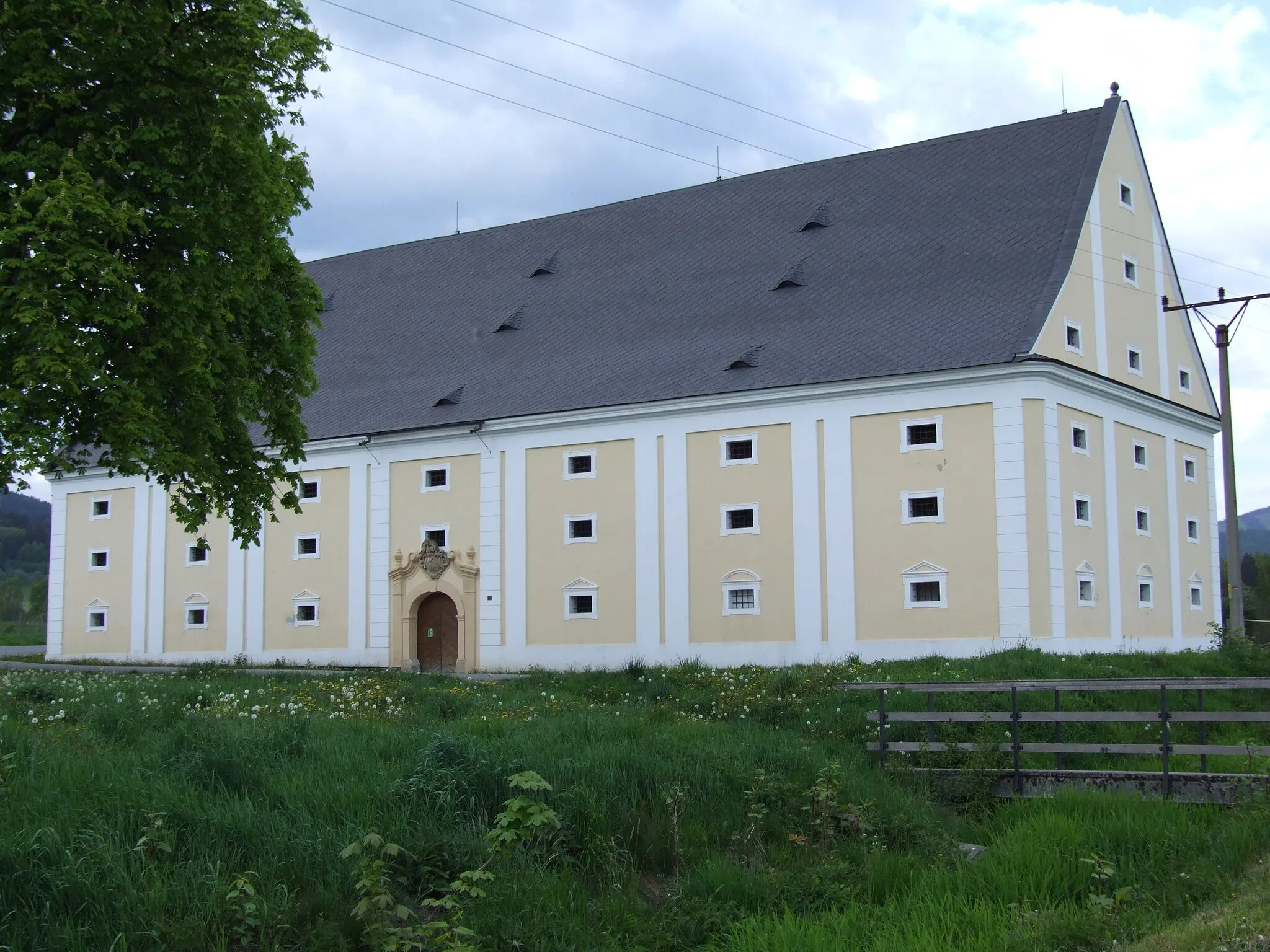 Photo showing: Velké Losiny (Groß Ullersdorf) - barokowy spichlerz z XVIII wieku