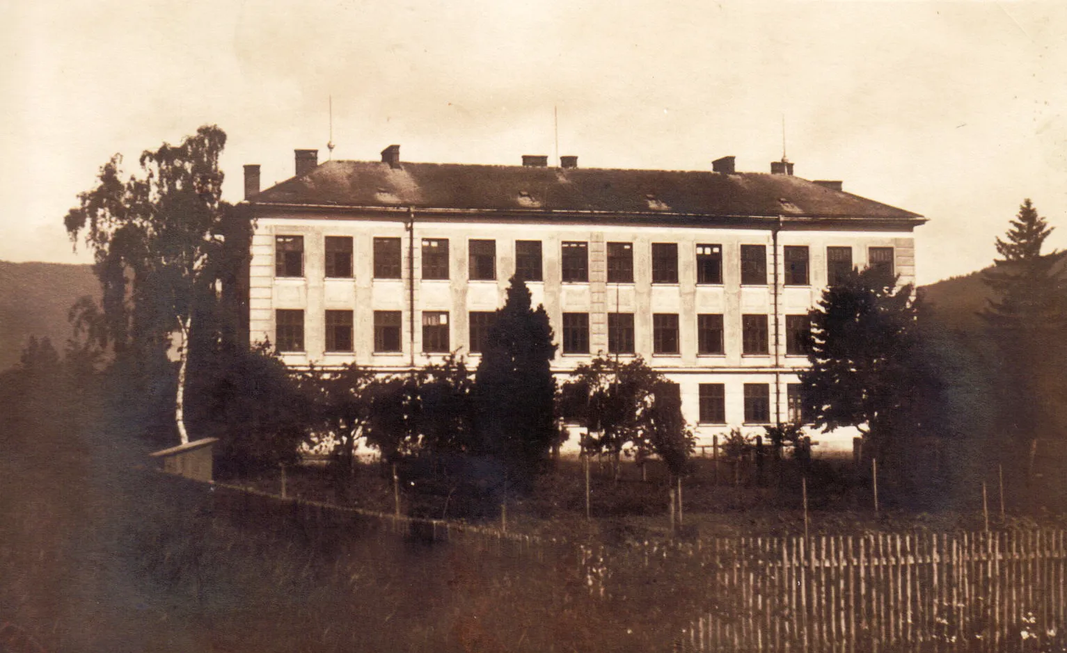 Photo showing: Vyfoceno 28.6.1951