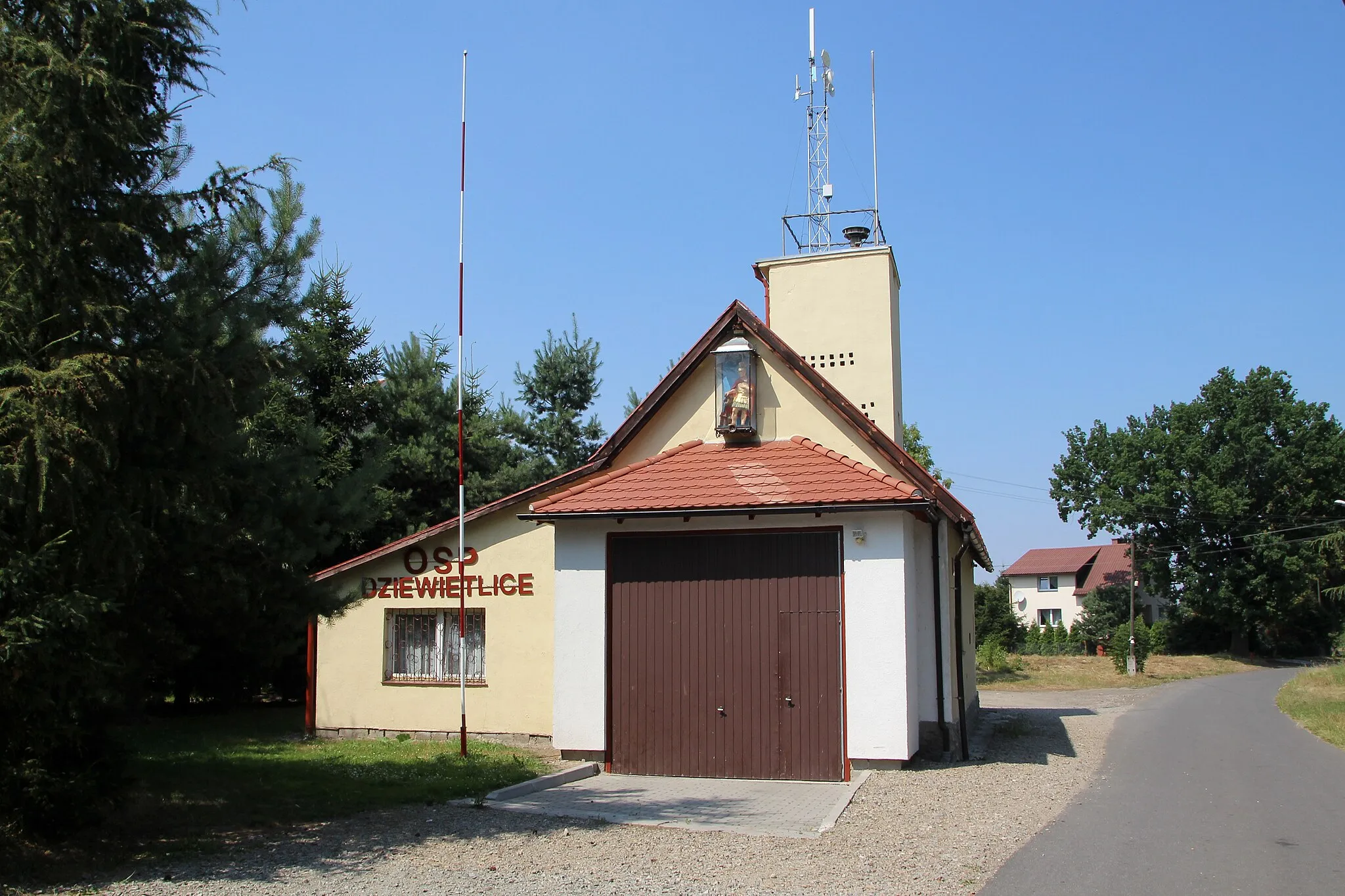 Photo showing: Dziewiętlice (Pruský Jindřichov, Heinersdorf) – wieś w Polsce, w województwie opolskim, w powiecie nyskim, w gminie Paczków.