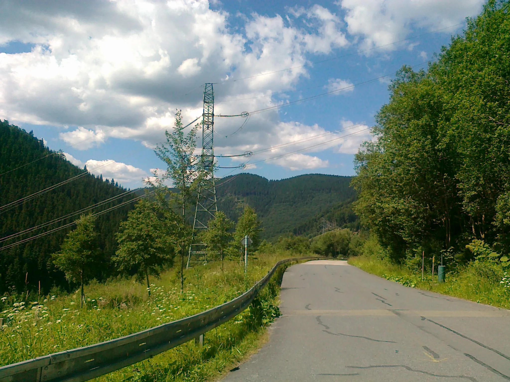 Photo showing: Widok na góry: Hřbety-JZ, Hřbety i Nad Petrovkou, z lewej zbocze góry Tupý vrch