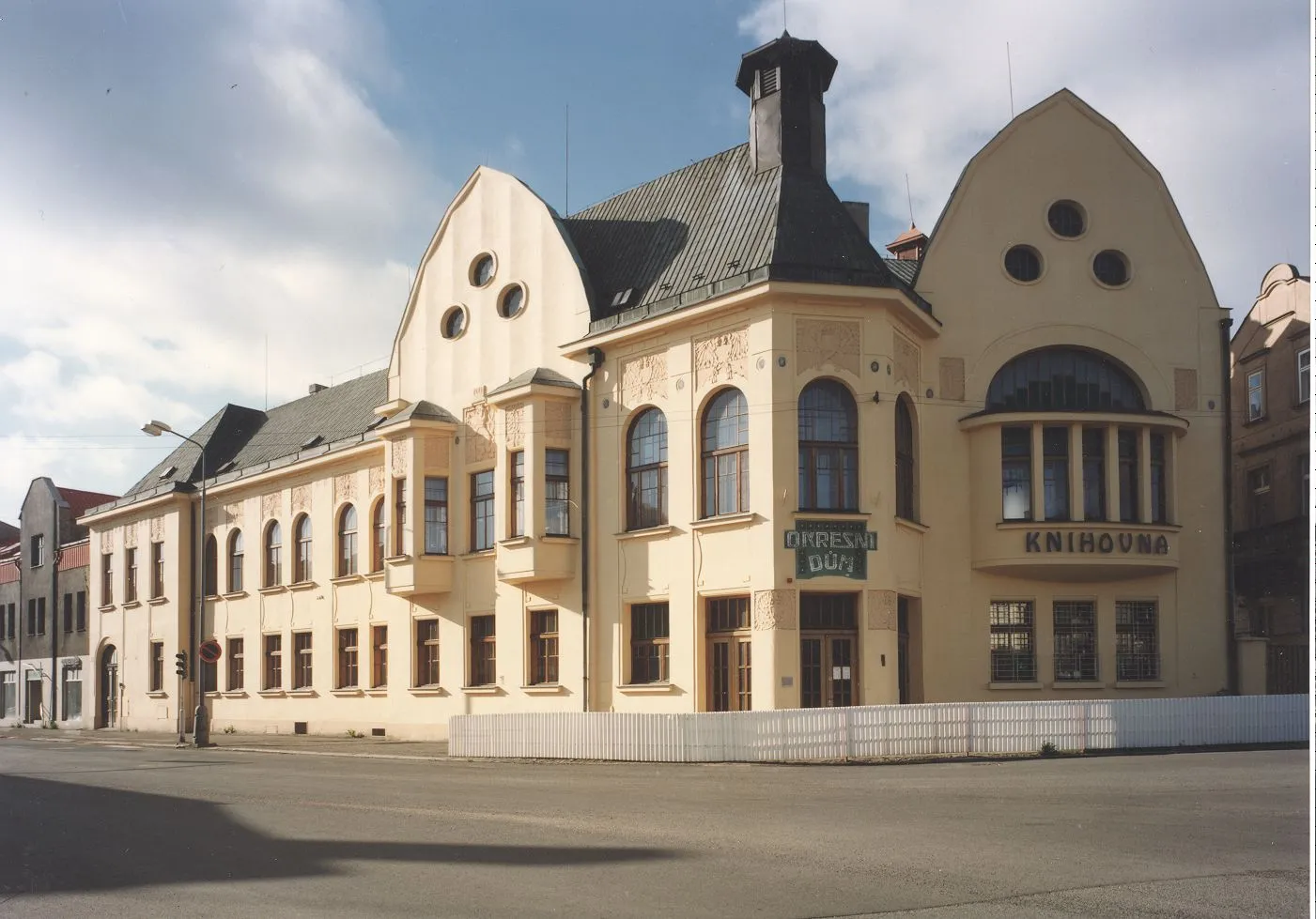 Photo showing: building of  	
The Central Bohemian Research Library in Kladno