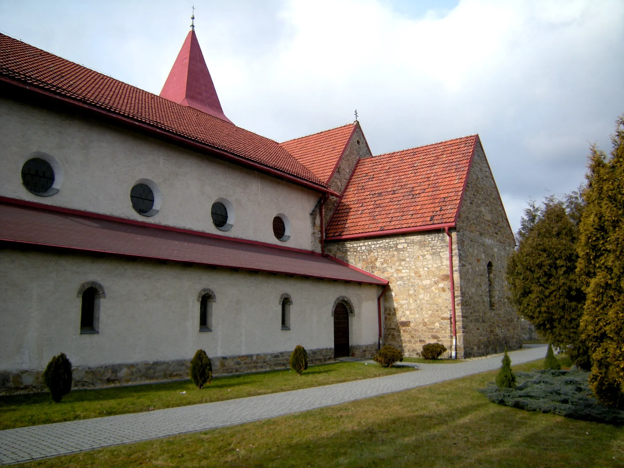 Photo showing: Nowy Świętów - kościół parafialny p.w. Chrystusa Króla, poł. XIII, 1419, XX w (zabytek nr 1115/66 z 5.02.1966)