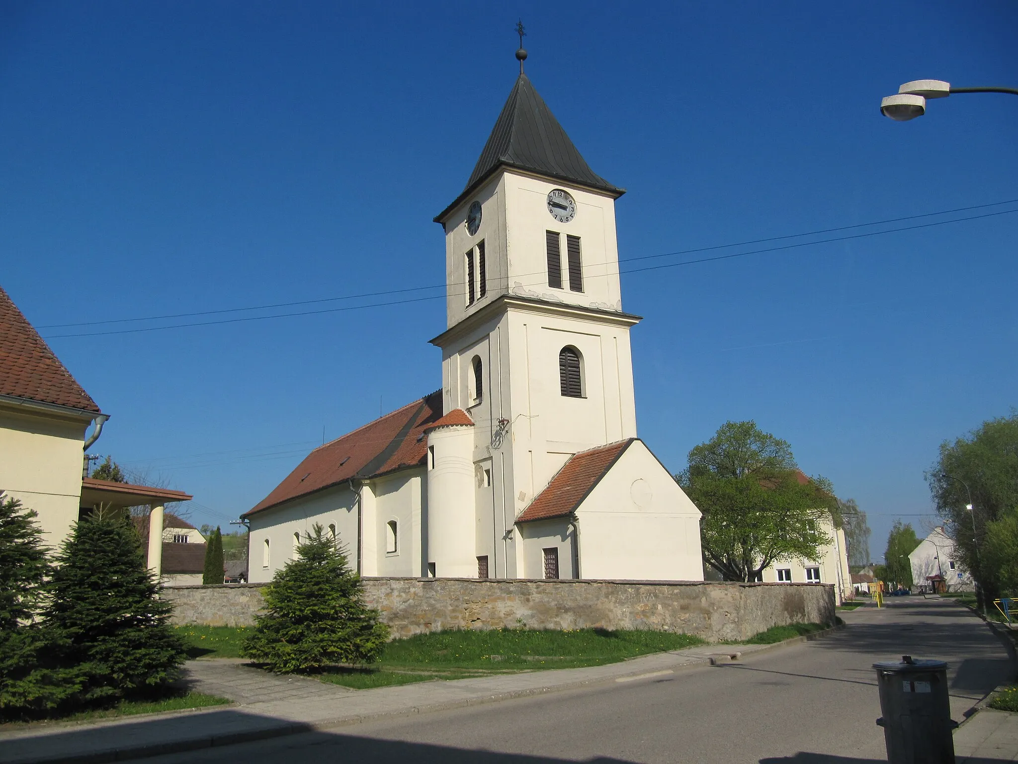 Photo showing: Horní Němčí in Uherské Hradiště District, Czech Republic. Church of St. Peter and Paul.