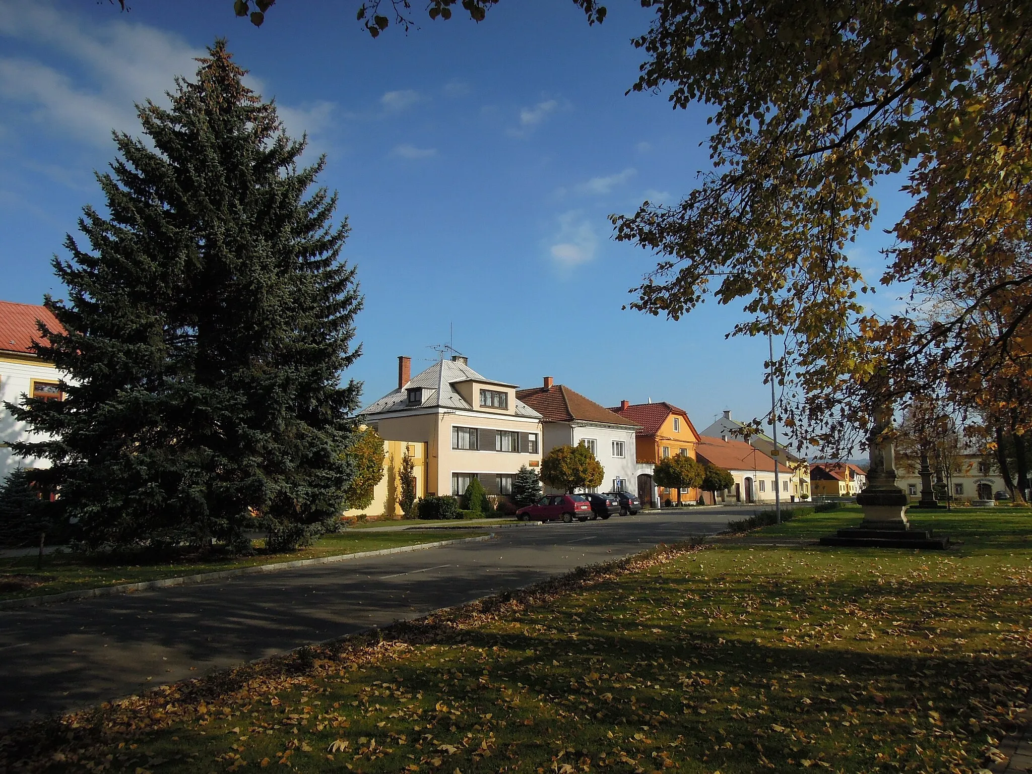 Photo showing: Square in Hustopeče nad Bečvou, Přerov District, Olomouc Region, Czech Republic