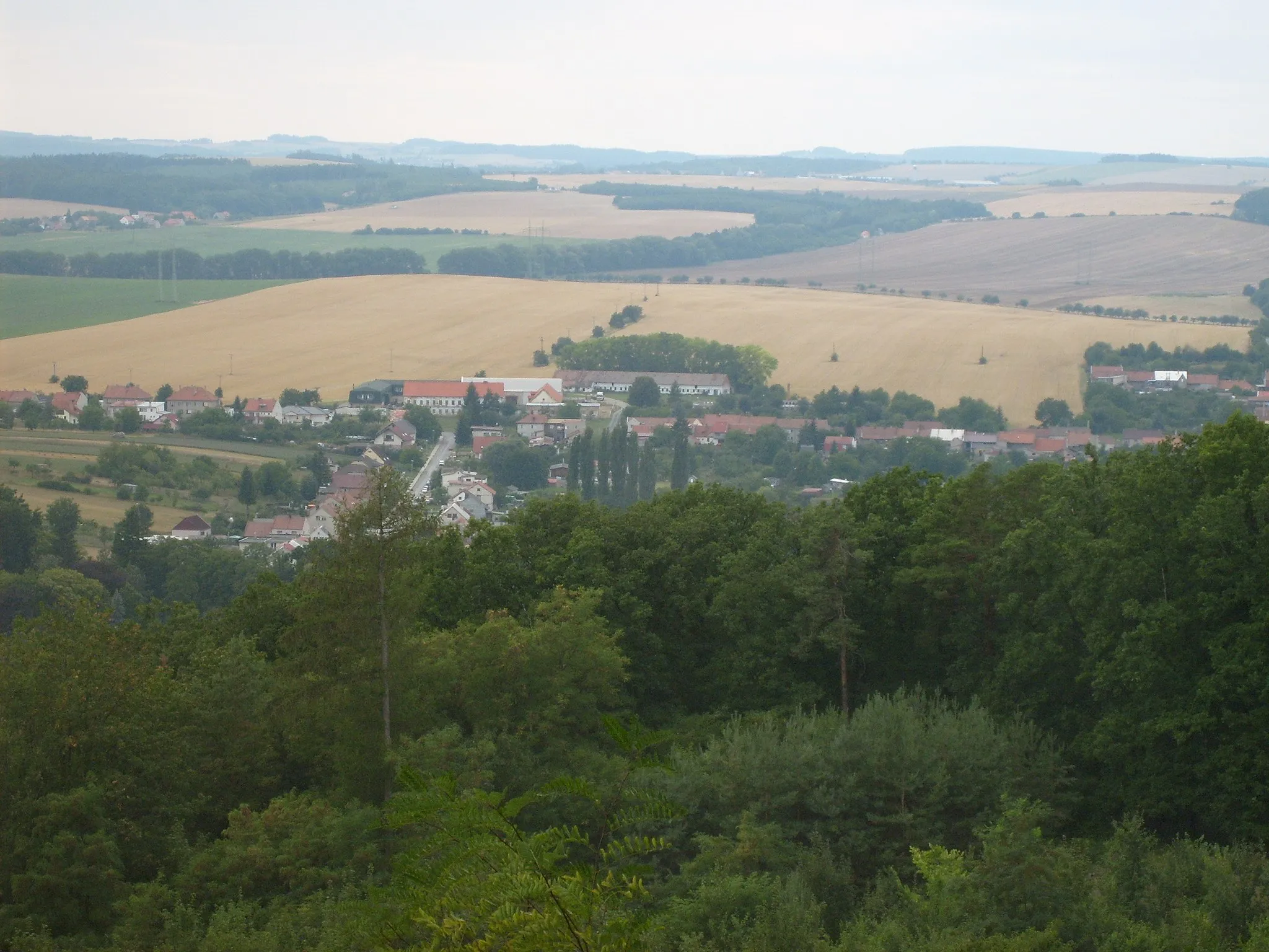 Photo showing: View of Čechy pod Kosíře from Velký Kosíř, Olomouc Region, Czech Republic