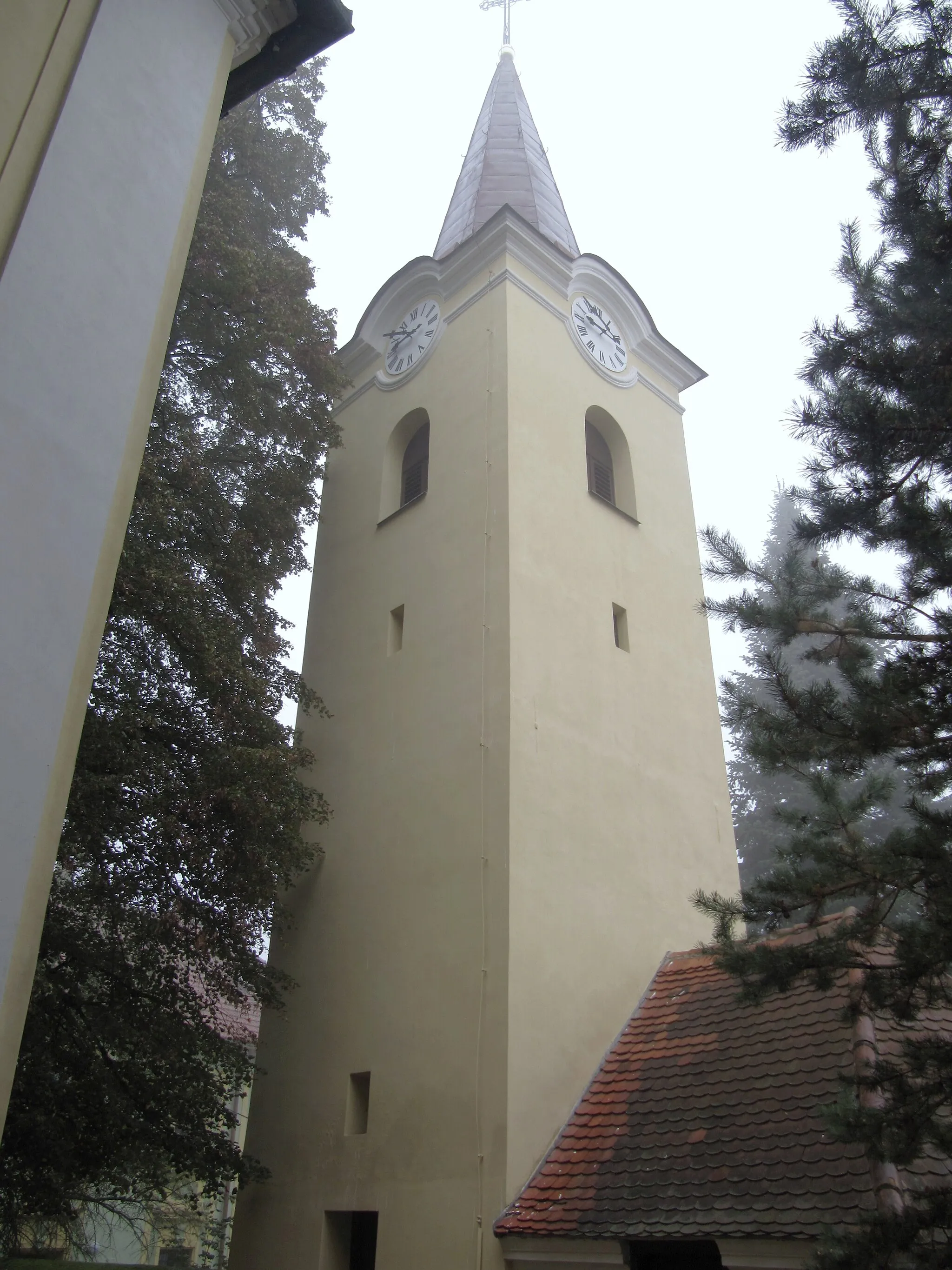 Photo showing: Kroměříž, Czech Republic, part Těšnovice. Campanile, freestanding tower at the church of St. Peter and Paul.