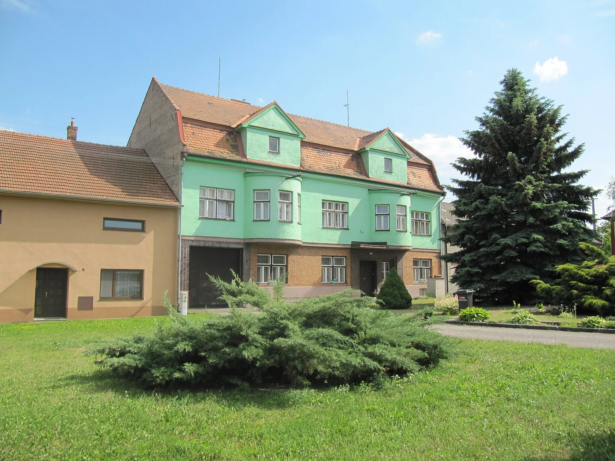 Photo showing: Kroměříž, Czech Republic, part Trávník. Common, house No. 4.