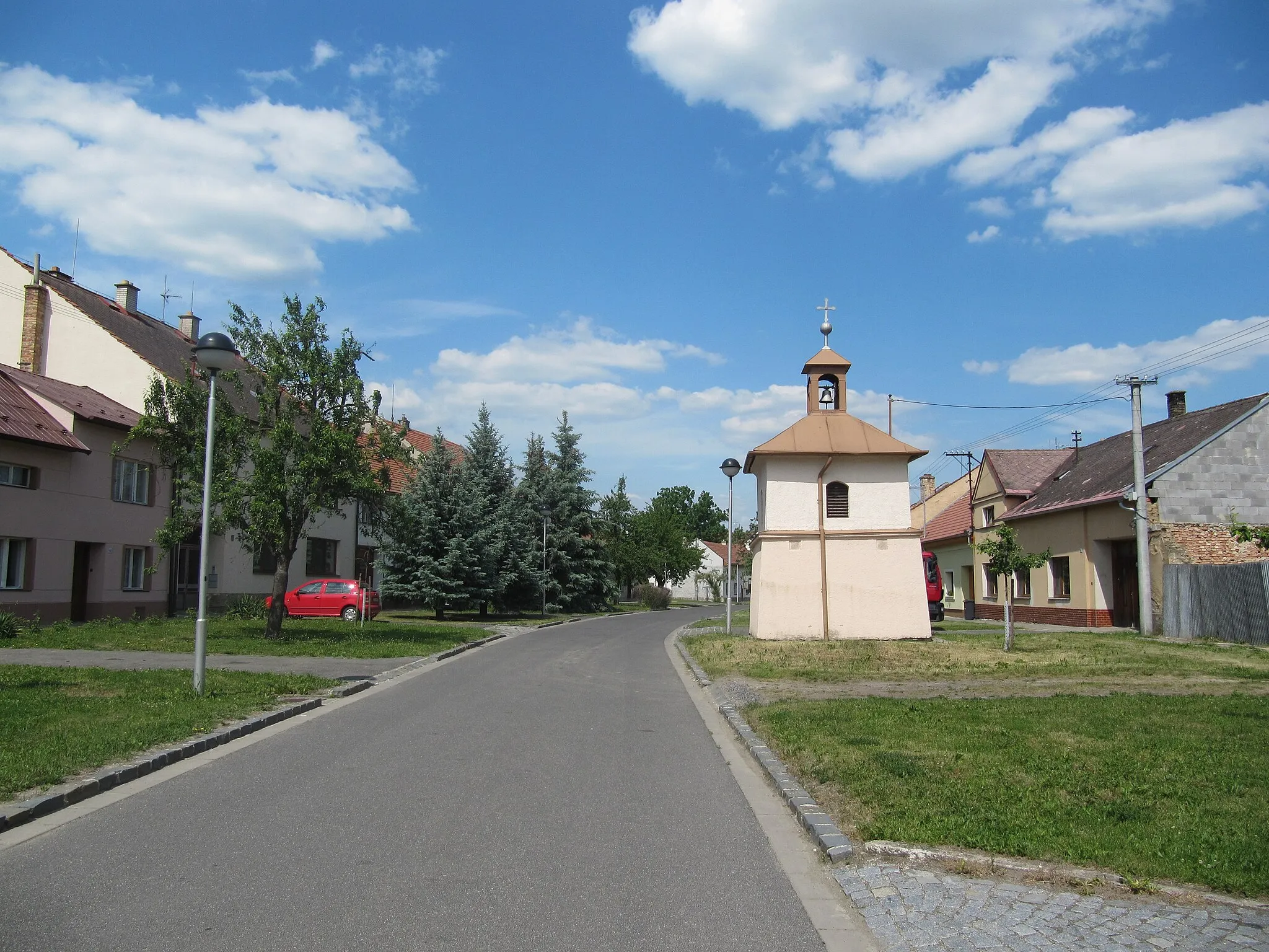 Photo showing: Kroměříž, Czech Republic, part Bílany. Common with belfry.