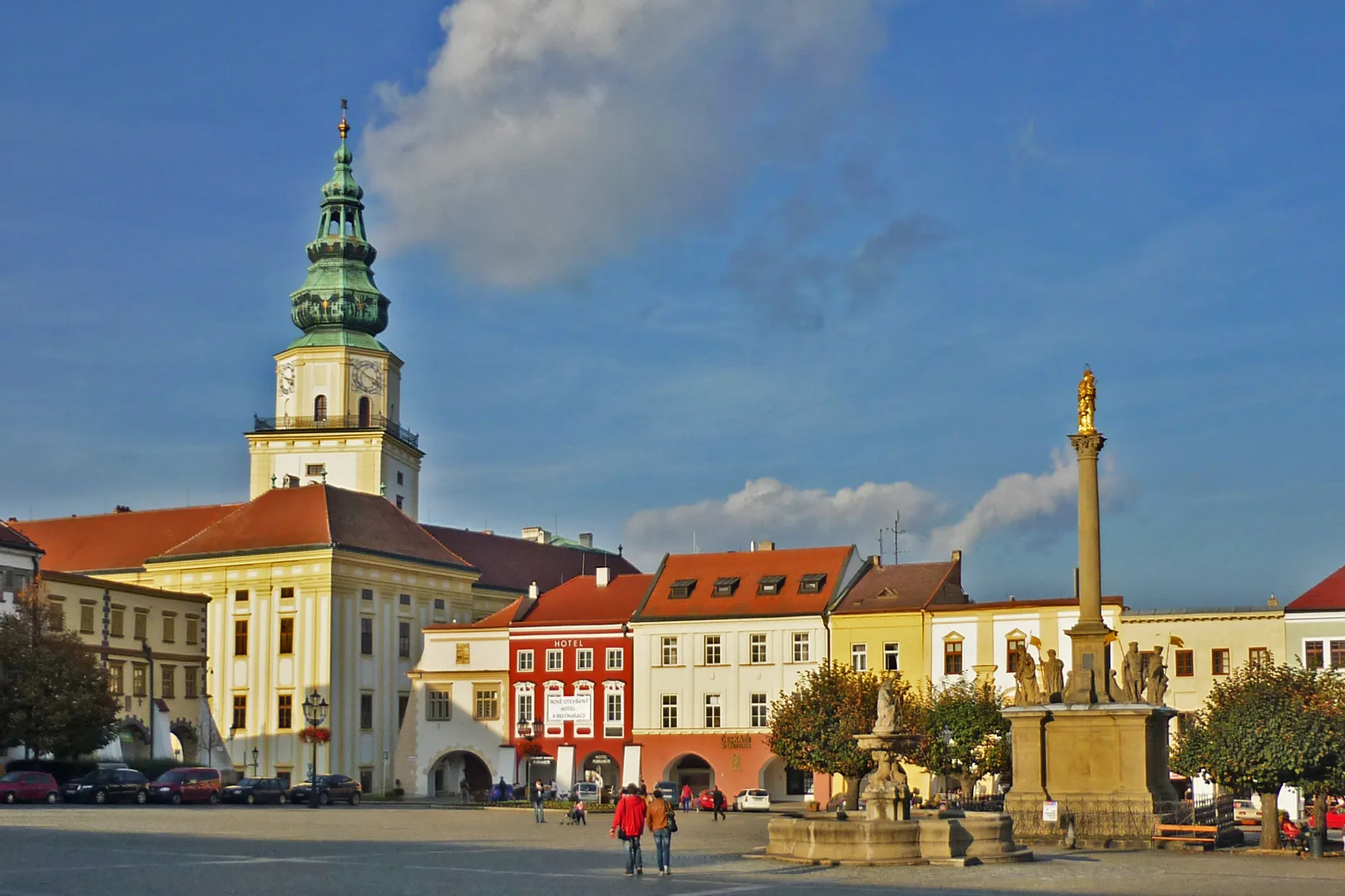 Photo showing: Ringplatz (Velké náměstí) in Kremsier (Kroměříž) in Mähren, Blick zum Schloss