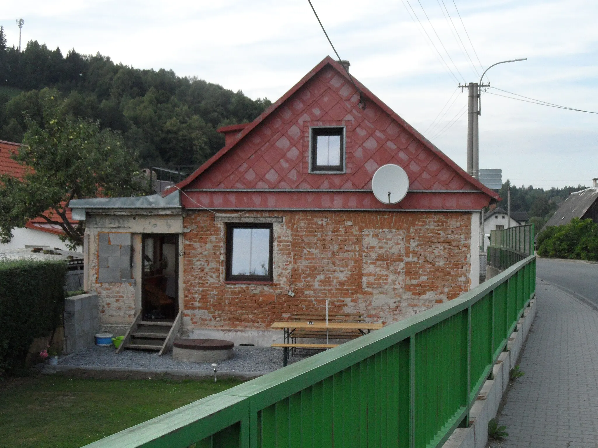 Photo showing: Adolfovice (Bělá pod Pradědem) G. House near Bridge. Jeseník District, the Czech Republic.