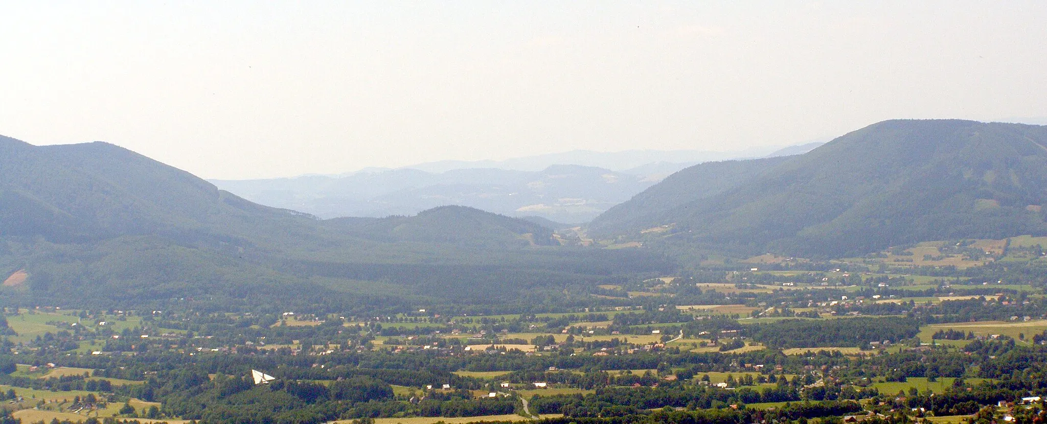 Photo showing: Pindula (též Rožnovské sedlo, 548 m), sedlo oddělující masiv Radhoště od Veřovických vrchů