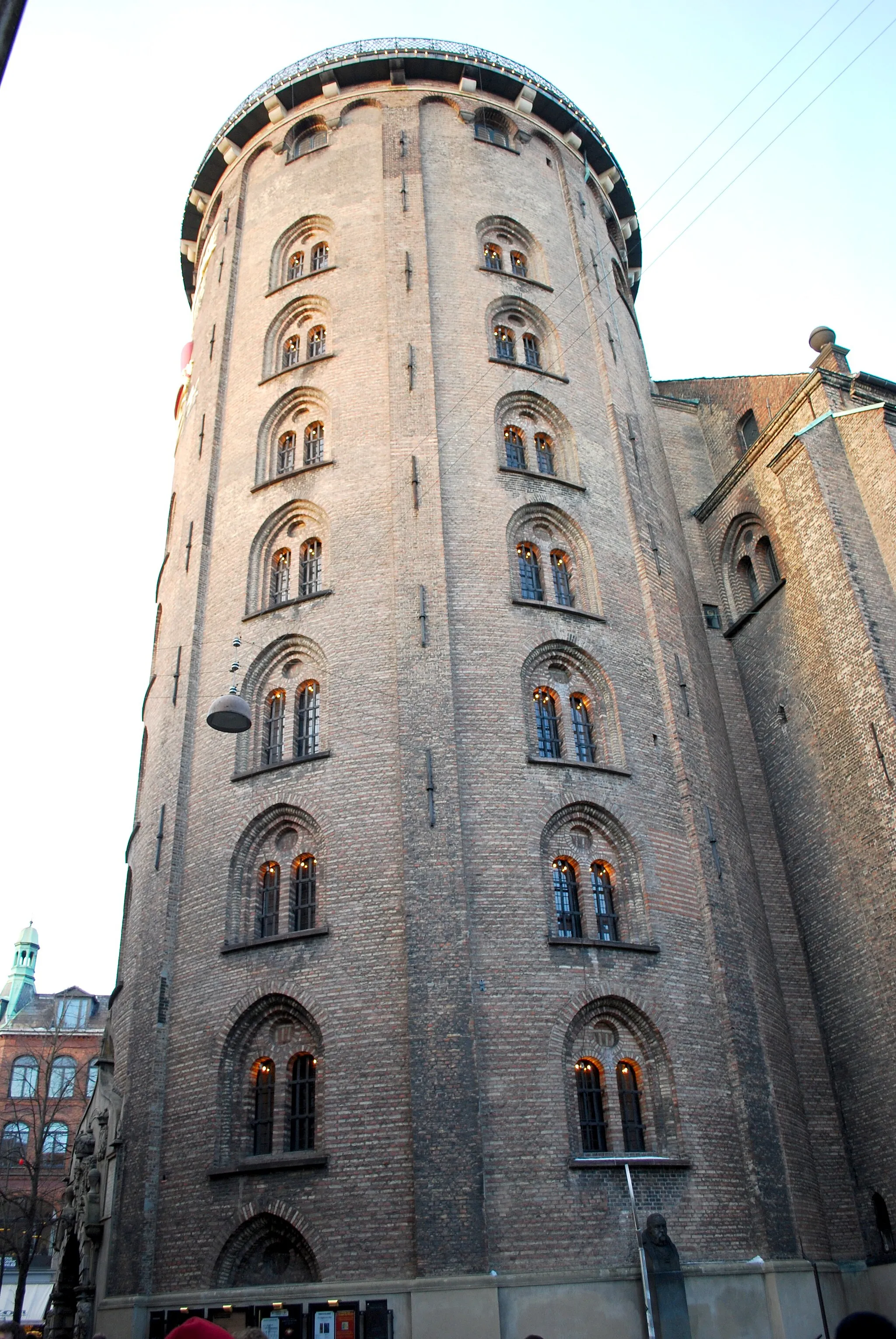 Photo showing: Rundetårn (English: Round Tower) is a 17th-century tower located in Købmagergade, Copenhagen, Denmark