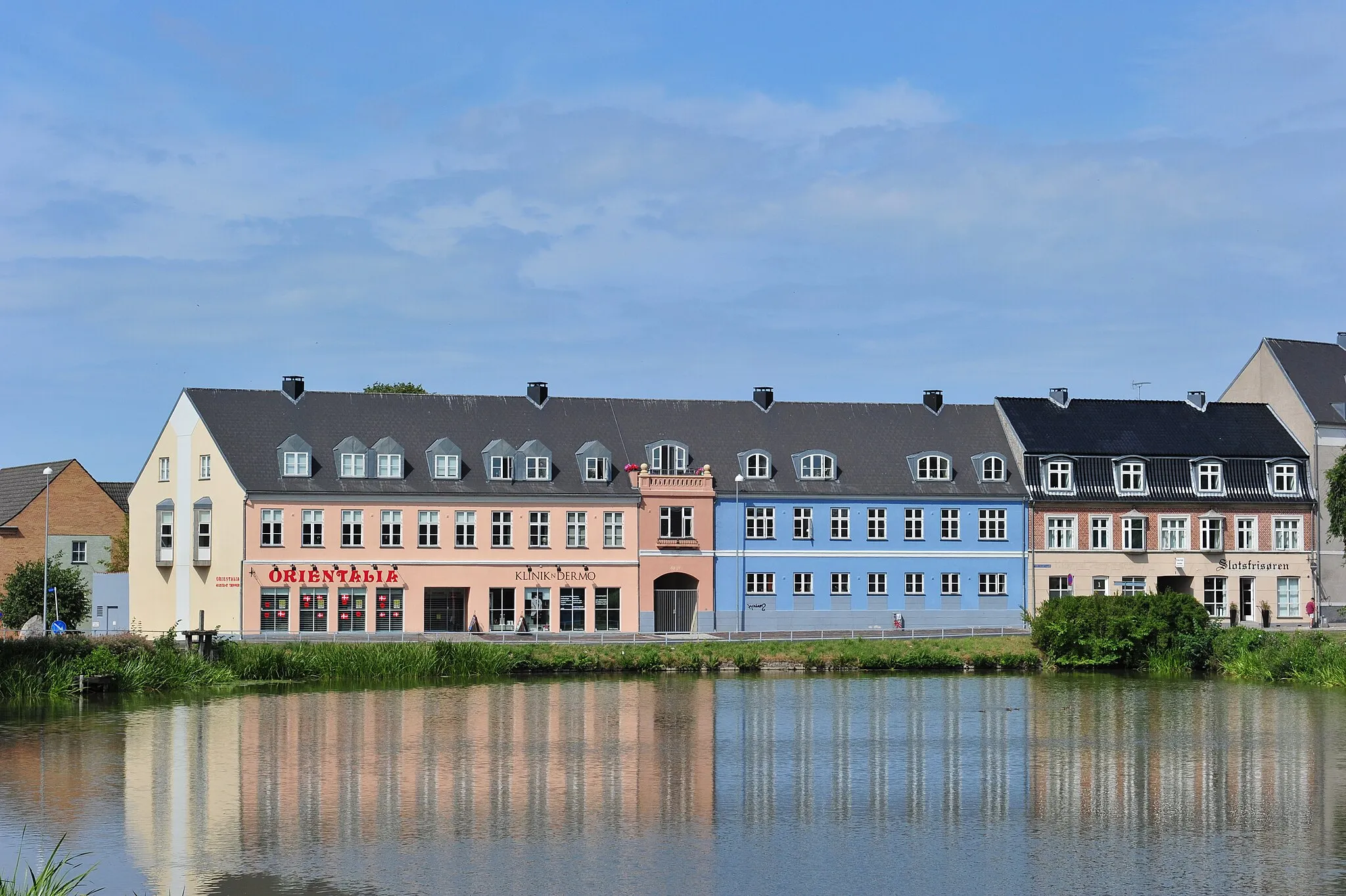 Photo showing: A row of houses in Hillerd, Denmark