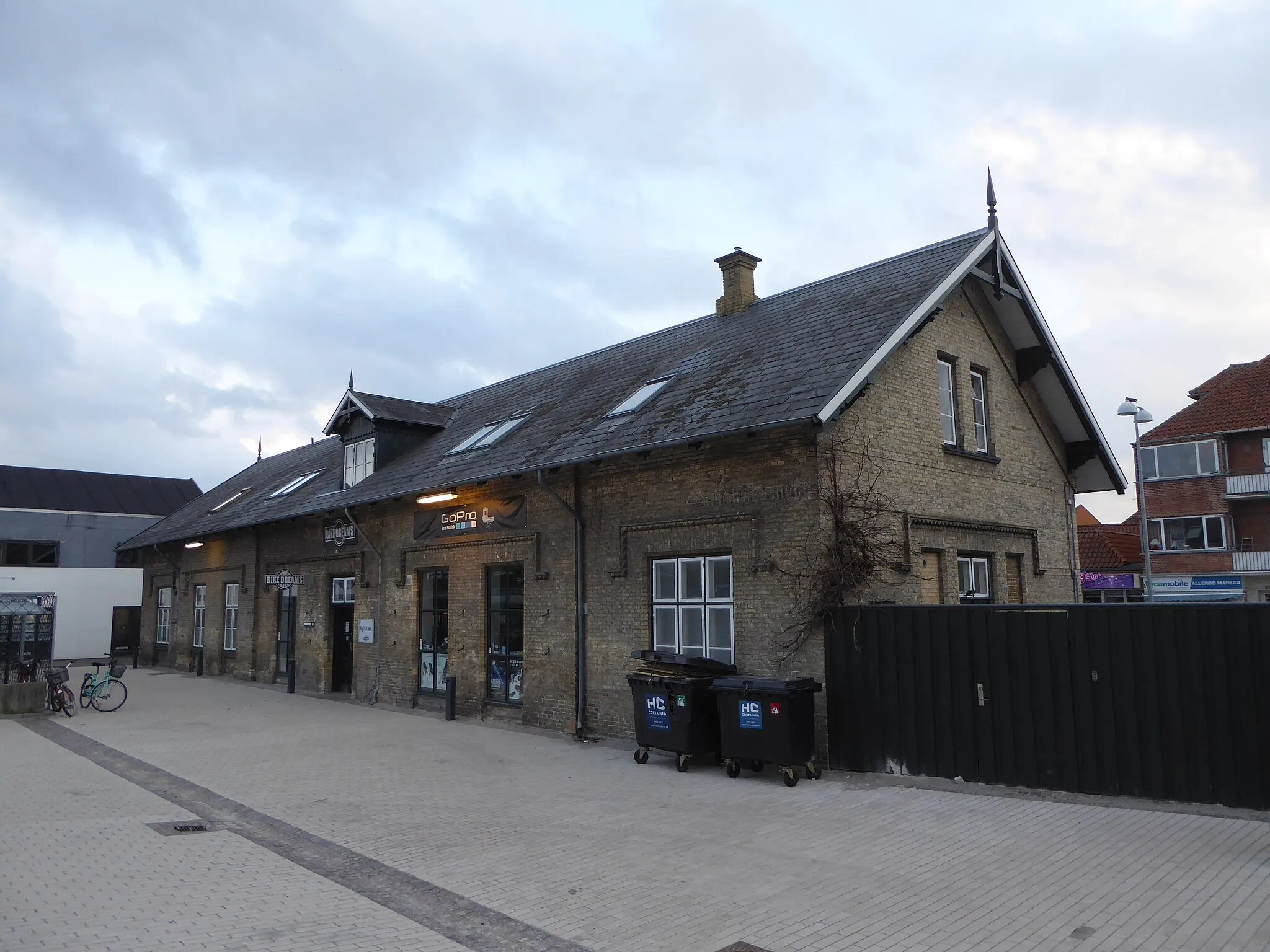 Photo showing: Allerød Station, a S-train station north of Copenhagen.