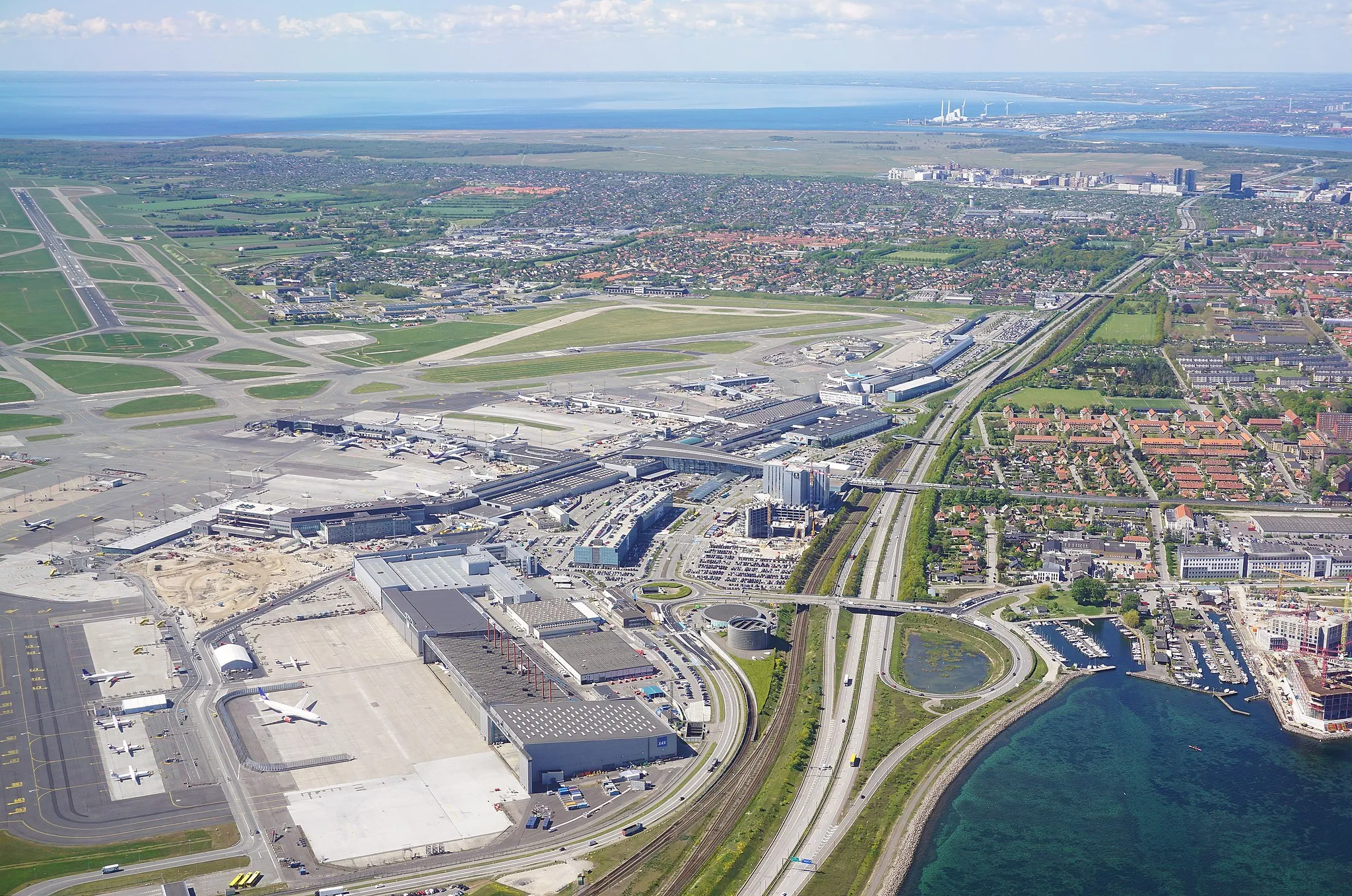 Photo showing: Aerial photograph of Copenhagen Airport.