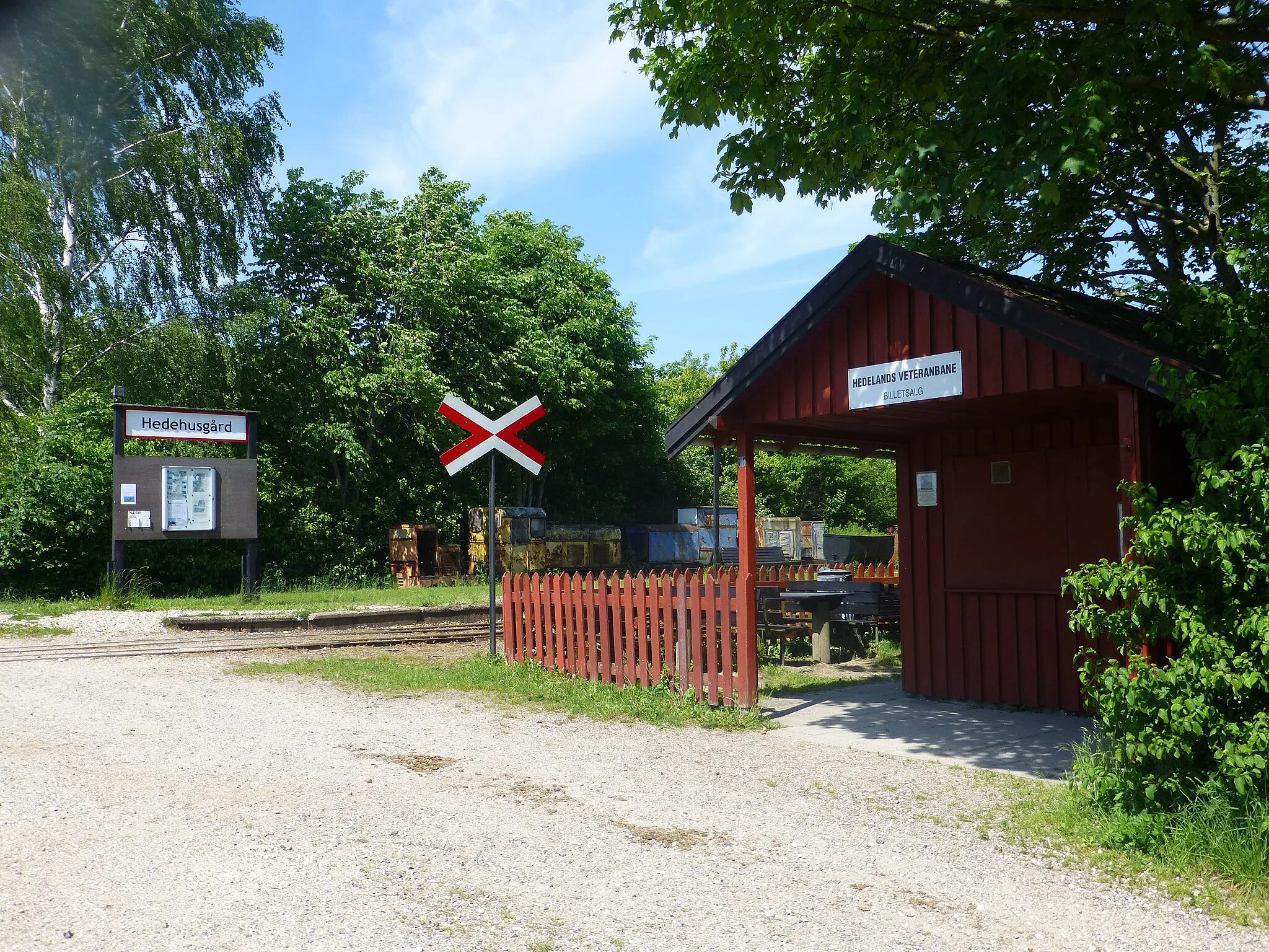 Photo showing: Hedehusgård Station, the northern endpoint of the heritage railway Hedelands Veteranbane west of Copenhagen.