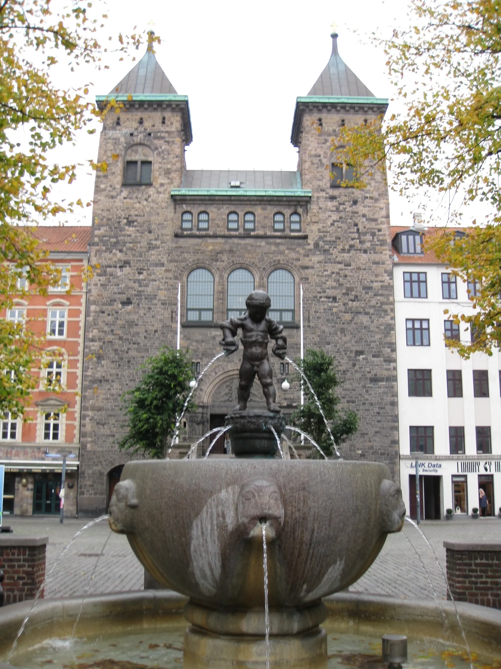 Photo showing: The Hercules Gountain at the church at Vesterbros Torv in the Vesterbro district of Copenhagen, Denmark