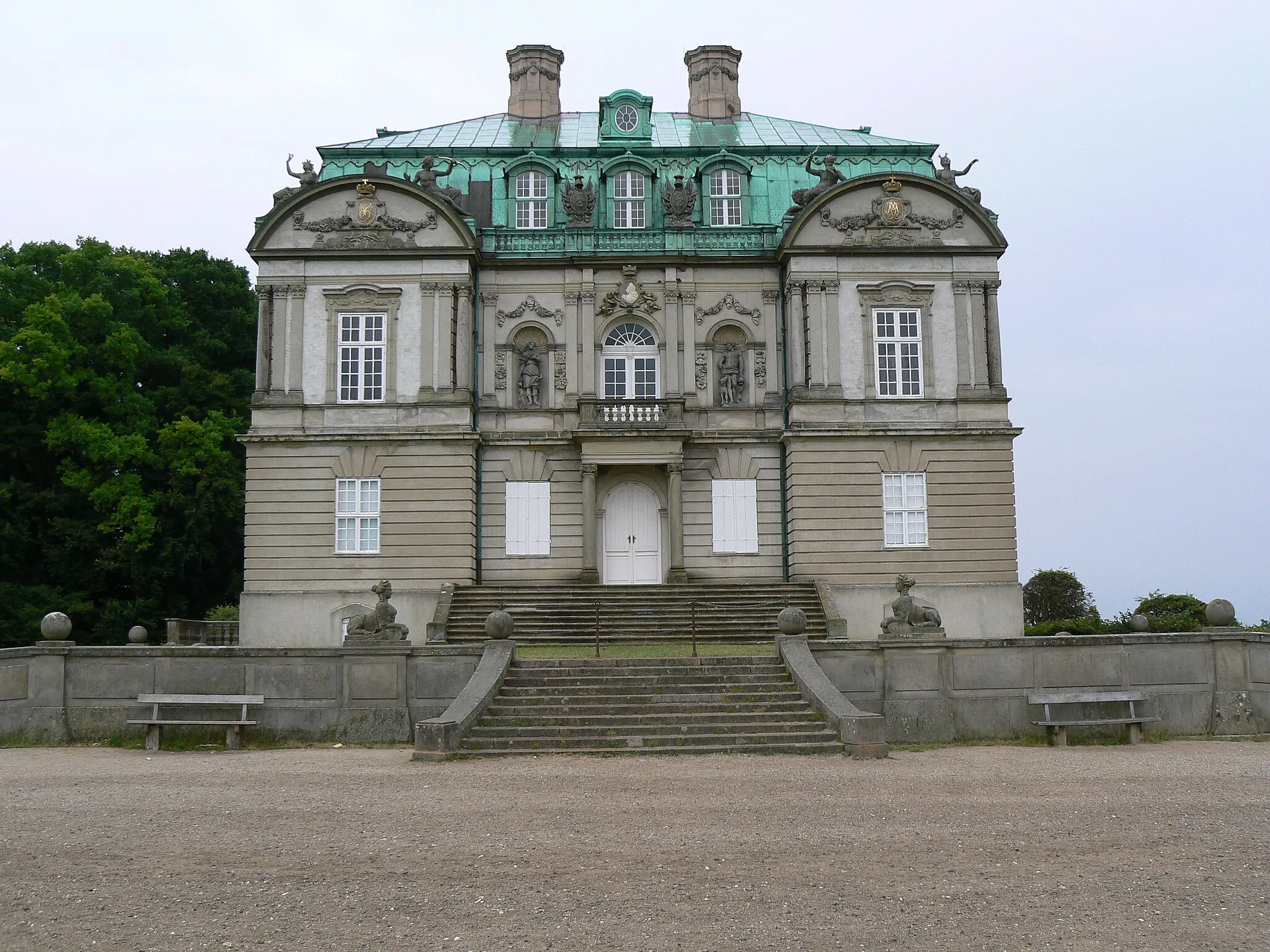 Photo showing: Front view of 'Eremitageslottet', the "Hermitage Palace", an official residence of the Danish monarch.