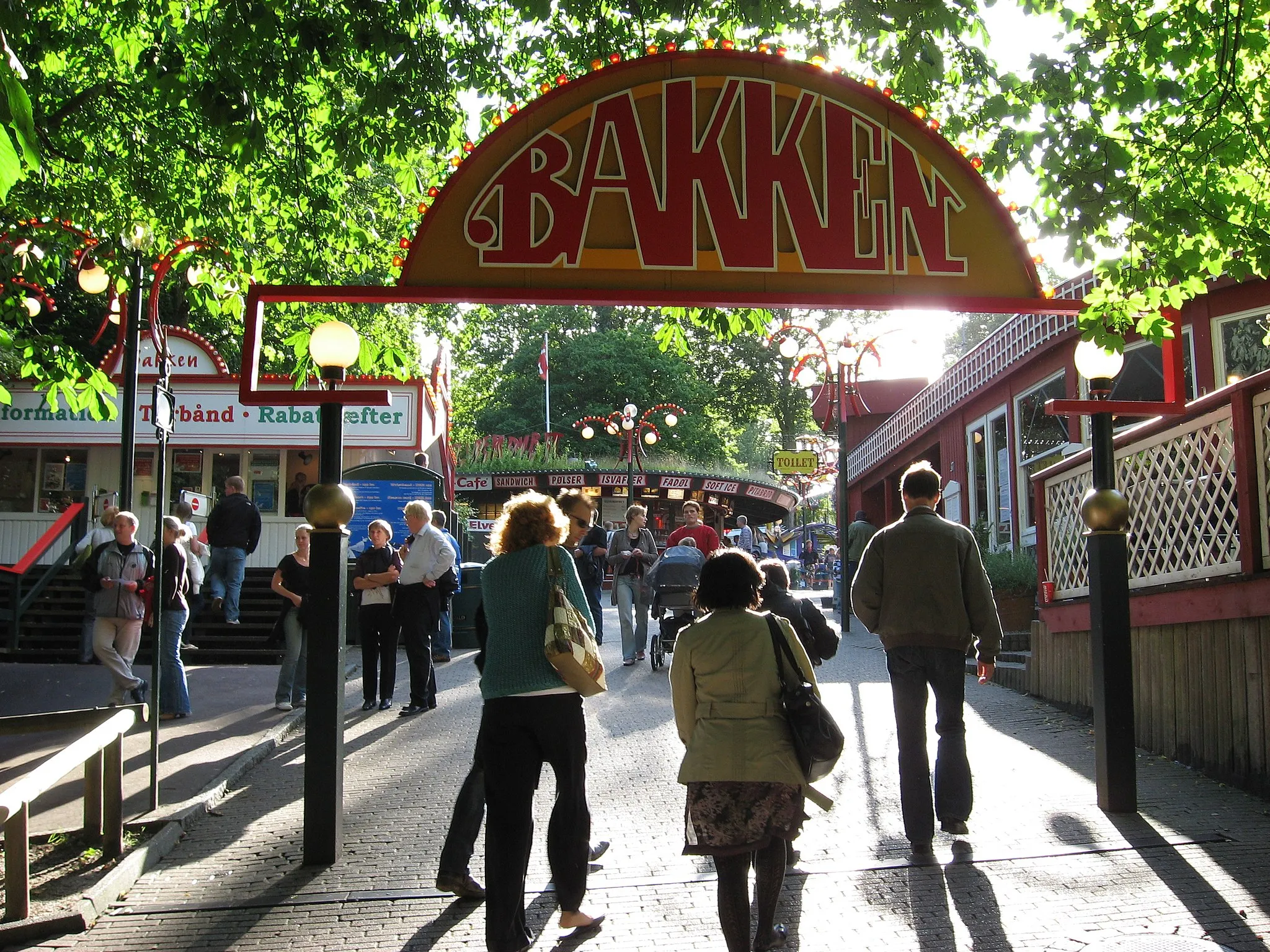 Photo showing: The entry of Bakken amusement park in Denmark.