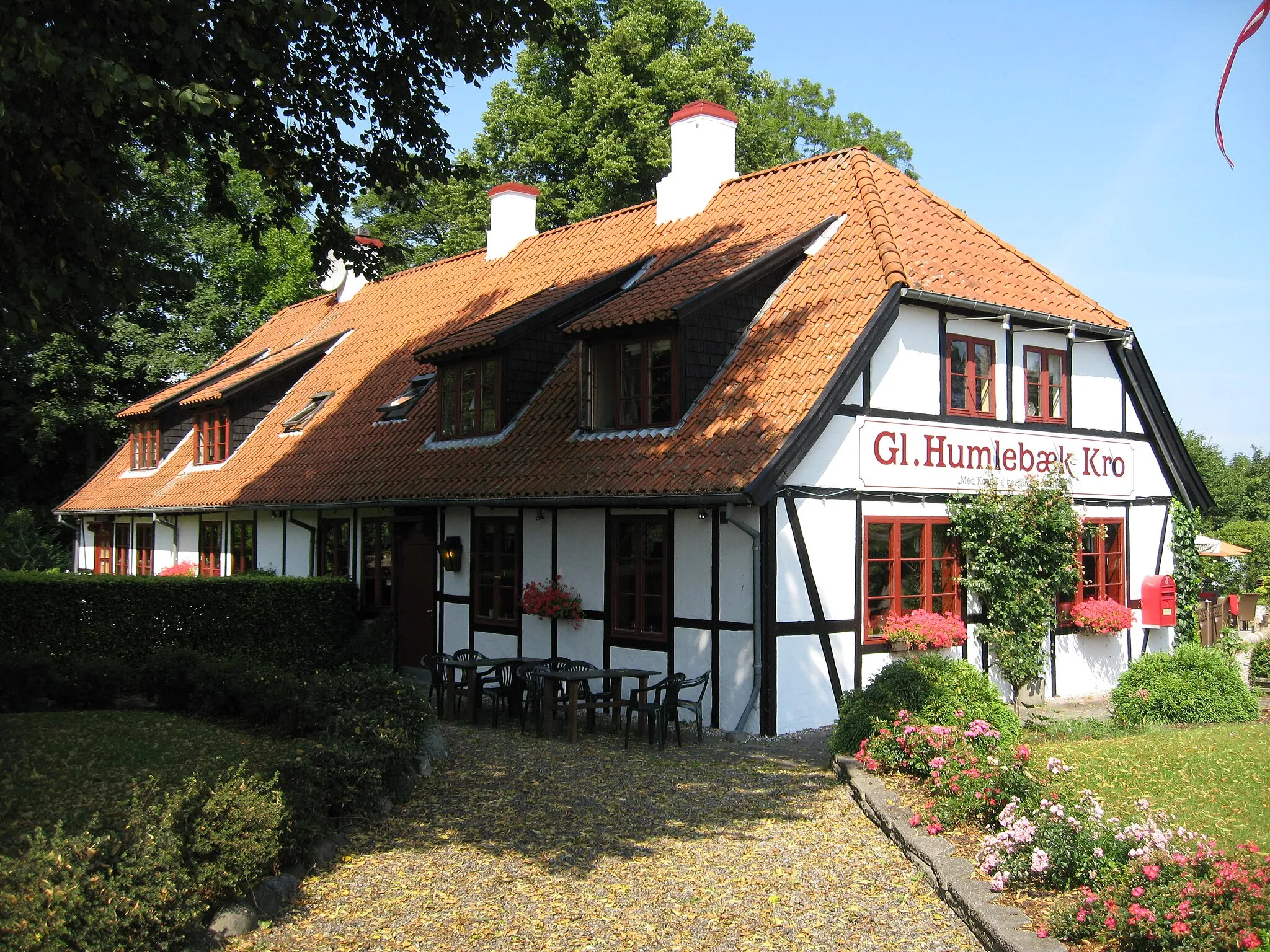 Photo showing: Gl. Humlebæk Kro (Humlebæk Old Inn), estd. 1740.