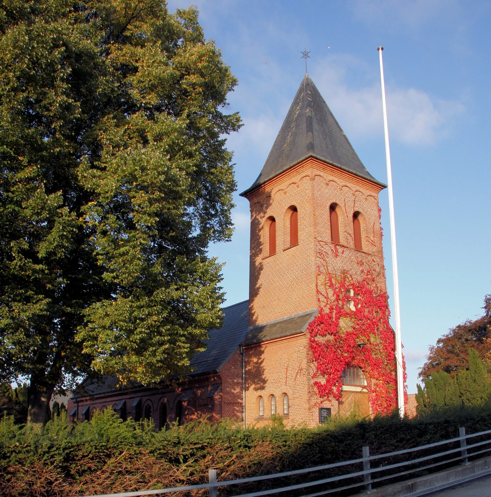 Photo showing: Hillerød Kirke,  Hillerød, Denmark.

Hillerød Kirke